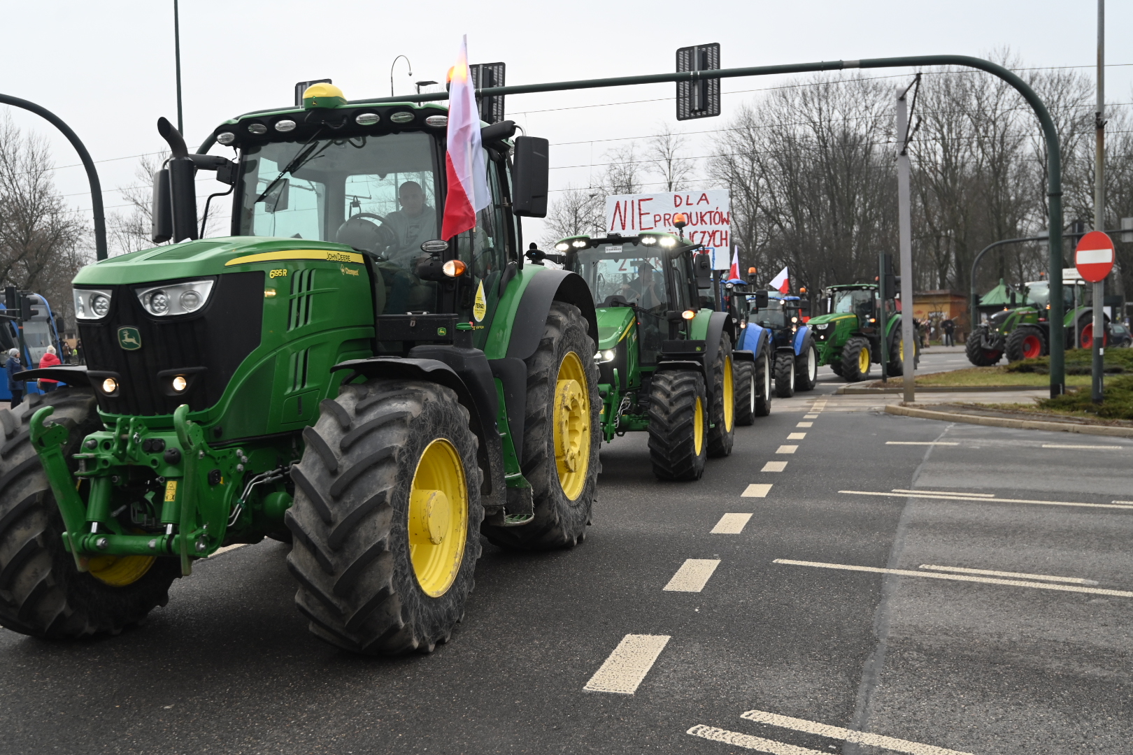 Niez Y Sprz T Maj Nasi Rolnicy Tak Wygl Da Protest Na Rondzie