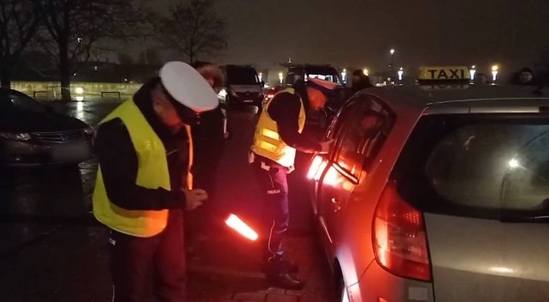 Ile zapłacimy nocą z taksówkę w Krakowie? Aplikacje mobilne zawyżają ceny