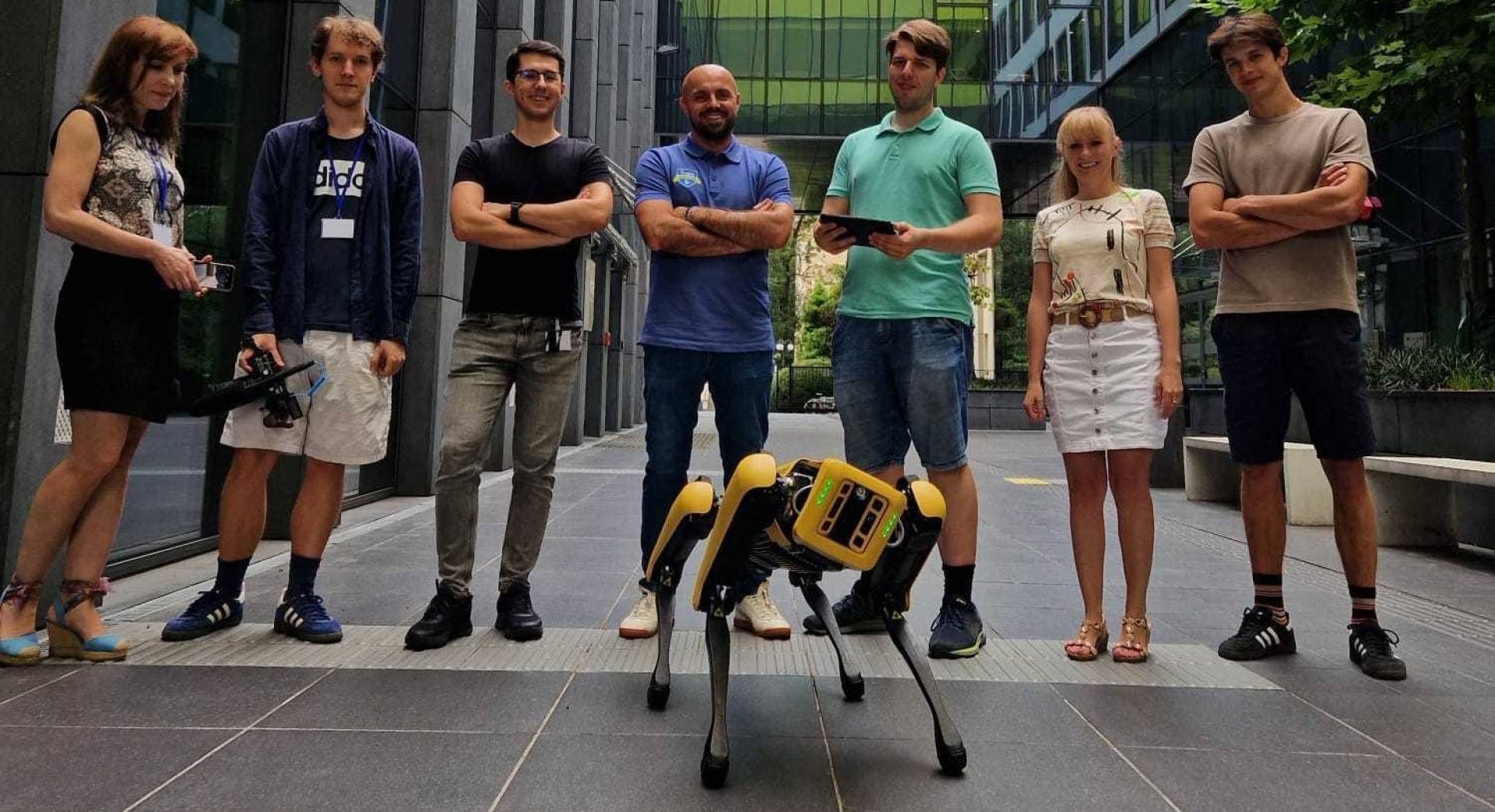 Nowy robot na krakowskiej AGH zachowuje się jak pies, wykorzystuje sztuczną inteligencję