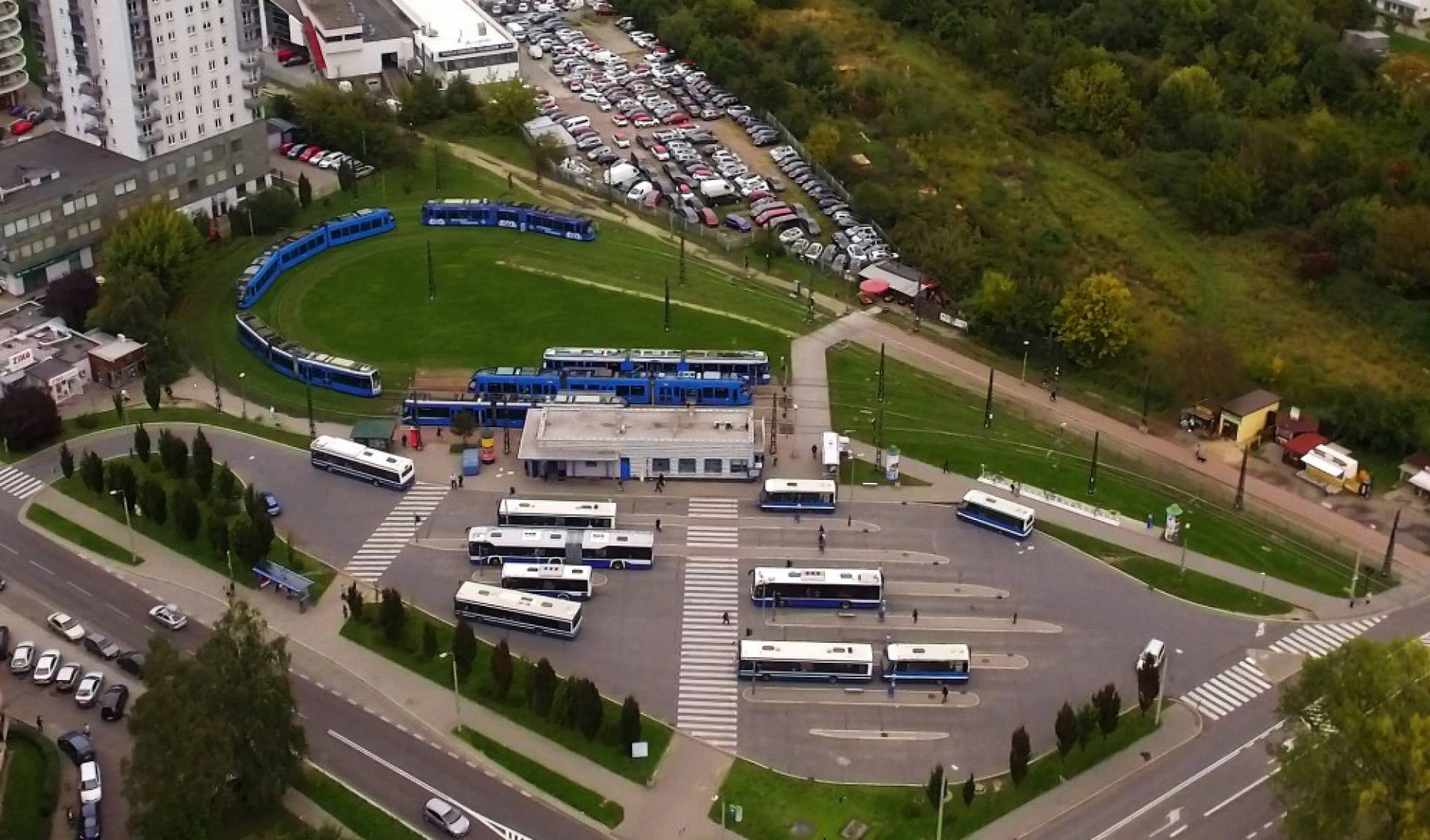 Sprawdzimy na bieżąco gdzie jest tramwaj lub autobus. Duże ułatwienie