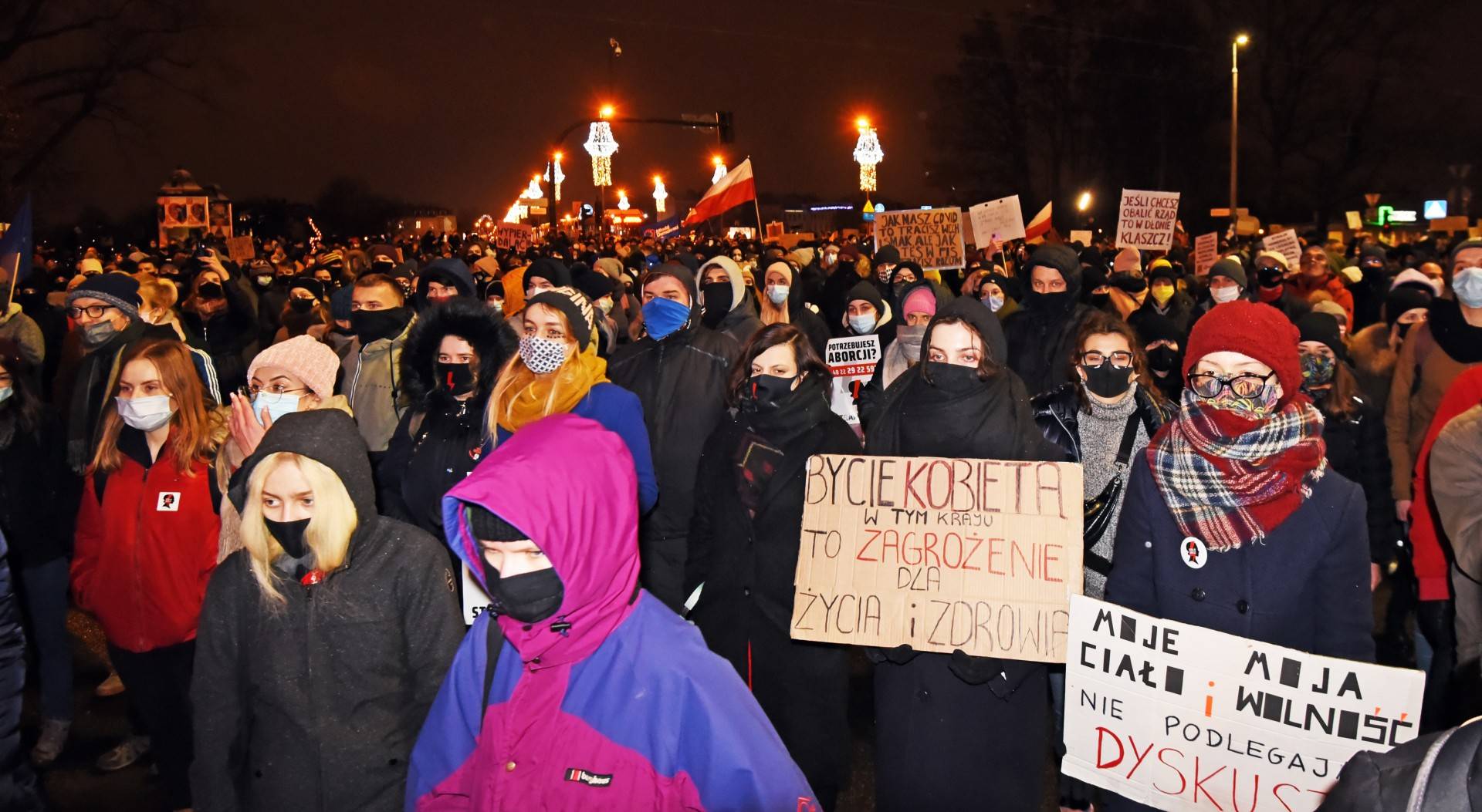 Tłum protestował w Krakowie przeciwko orzeczeniu Trybunału Przyłębskiej