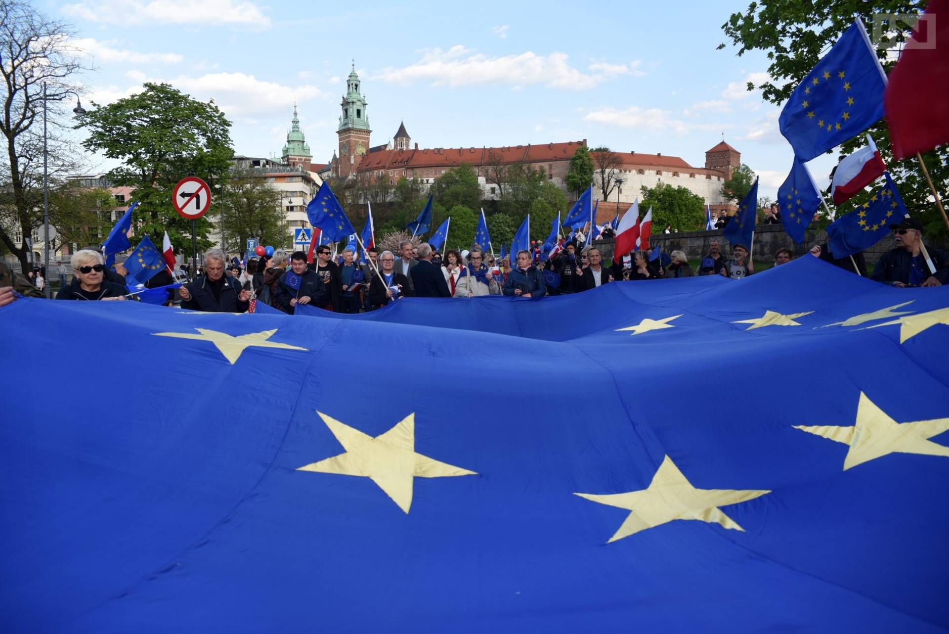 Protest w obronie obecności Polski w UE. "My zostajemy, Rząd wychodzi!"