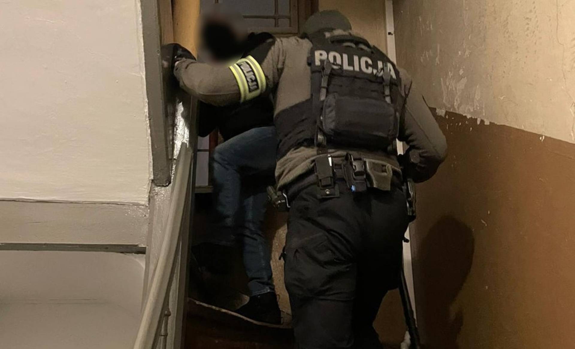 Krakowscy policjanci rozbili mafię gruzińską, w akcji 40-stu funkcjonariuszy (film)