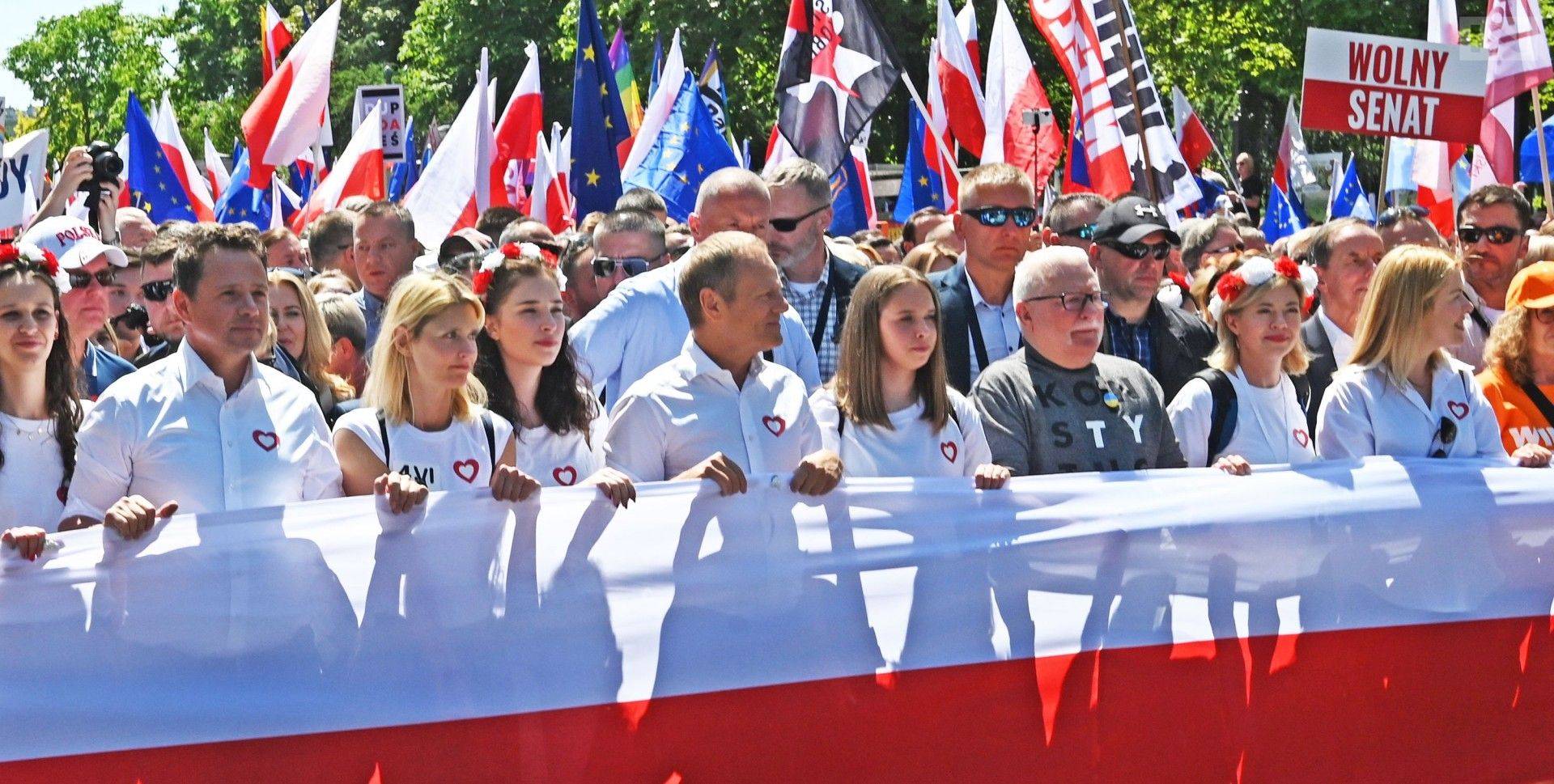 Mobilizacja opozycji przed „Marszem miliona serc”. Z Krakowa ponad 40 autokarów