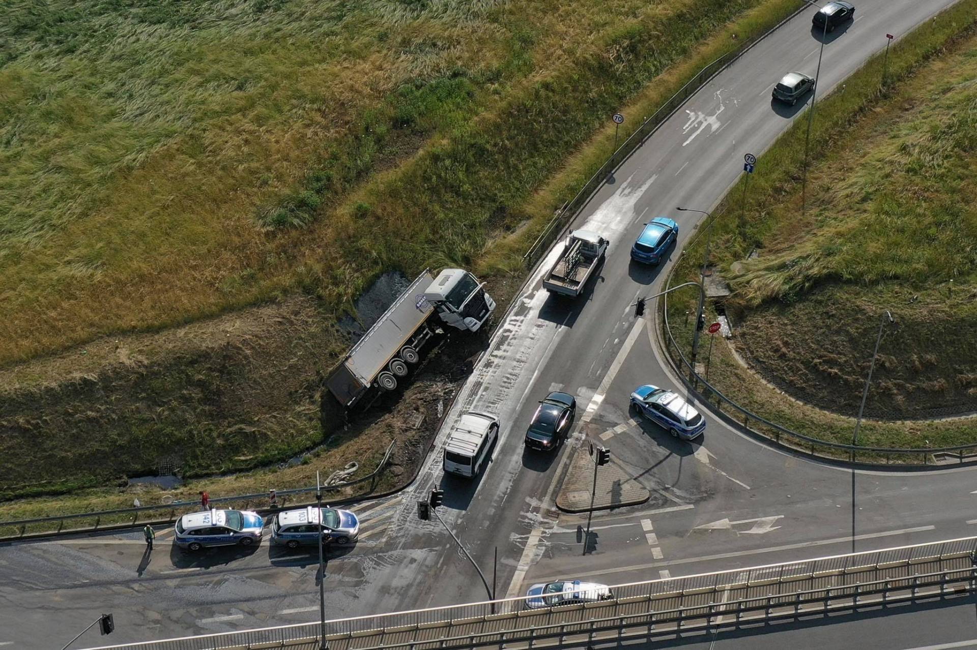 Tragiczny wypadek na wyjeździe na S7: zderzyły się ciężarówki, jedna osoba nie żyje