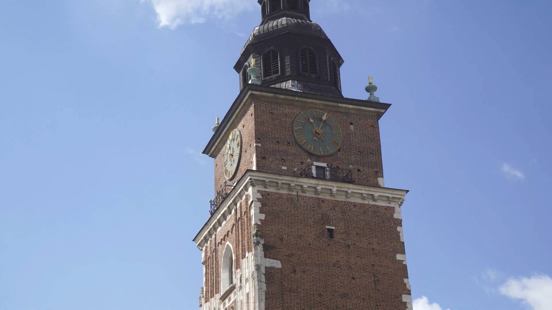 14-wieczny dzwon na Wieży Ratuszowej, będzie kontrolowany z Frankfurtu