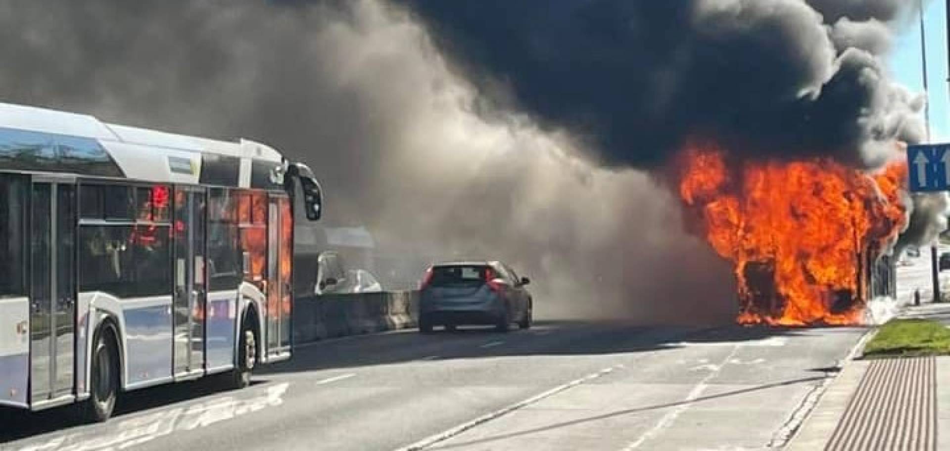 Dlaczego znów zapalił się miejski autobus? Kłęby dymu nad Krakowem