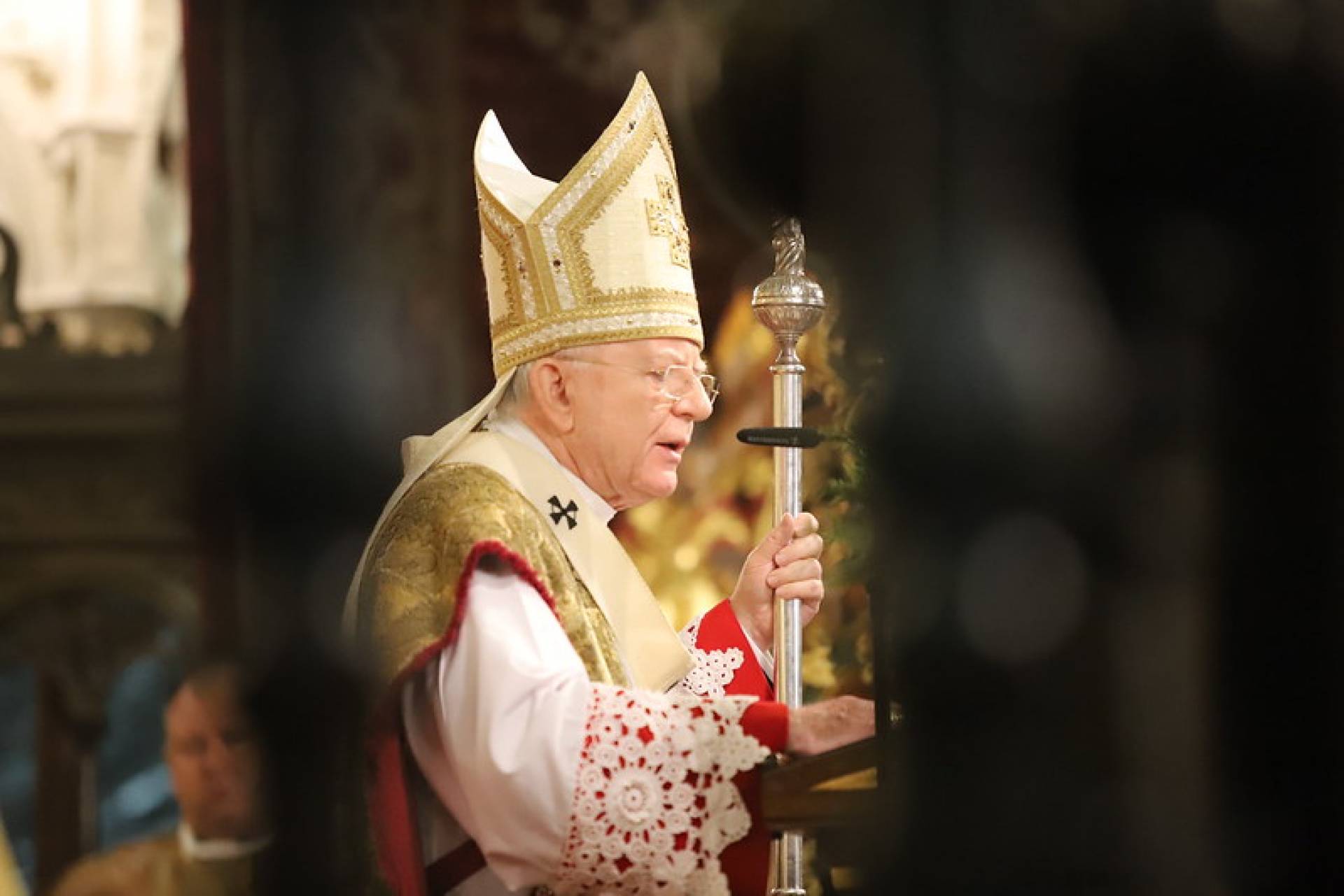 Abp Jędraszewski przekazał prezydentowi Dudzie relikwie świętych