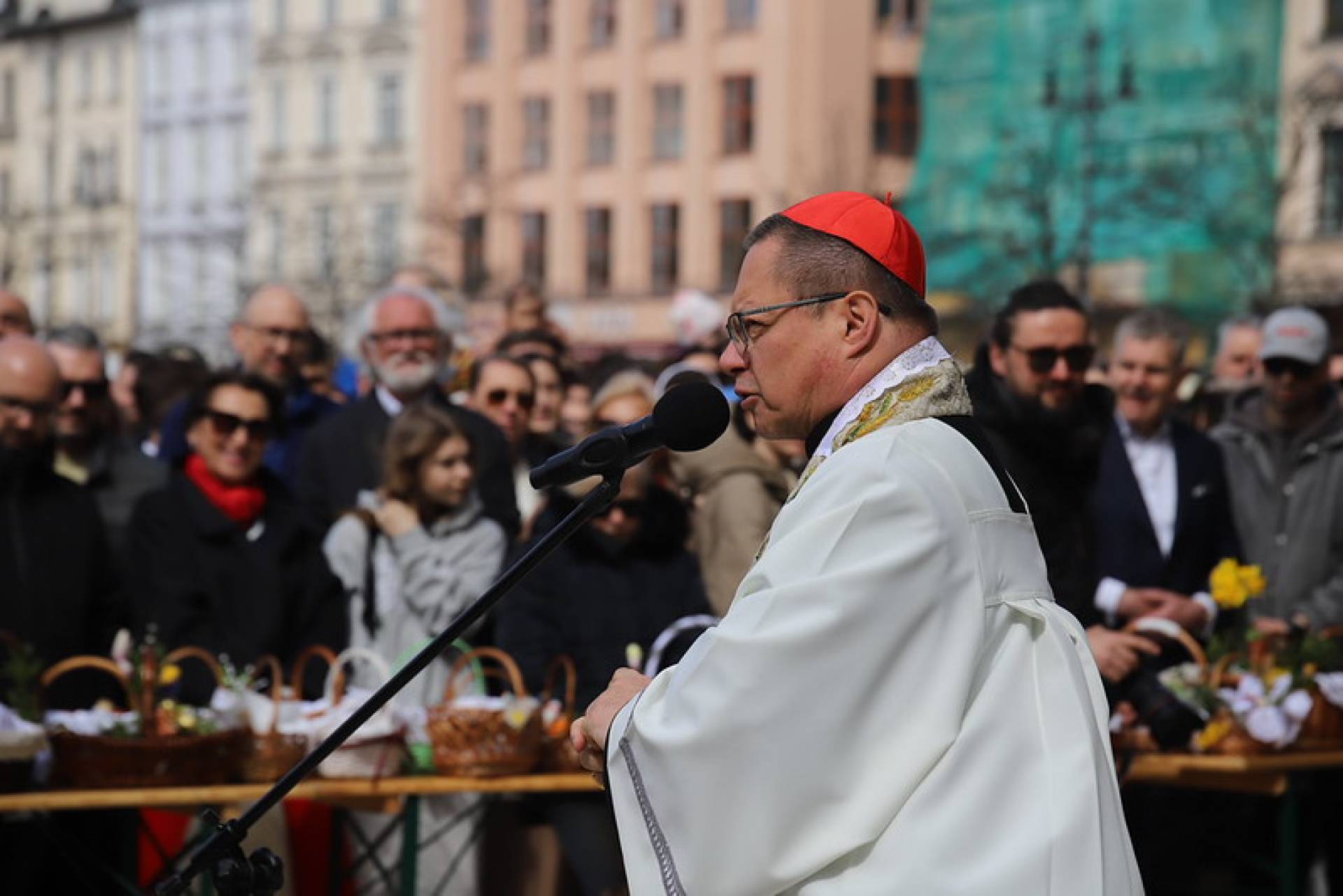 Kard. Ryś podczas święcenia pokarmów: "w czasie Paschy nawet dzieci piły cztery kielichy wina"