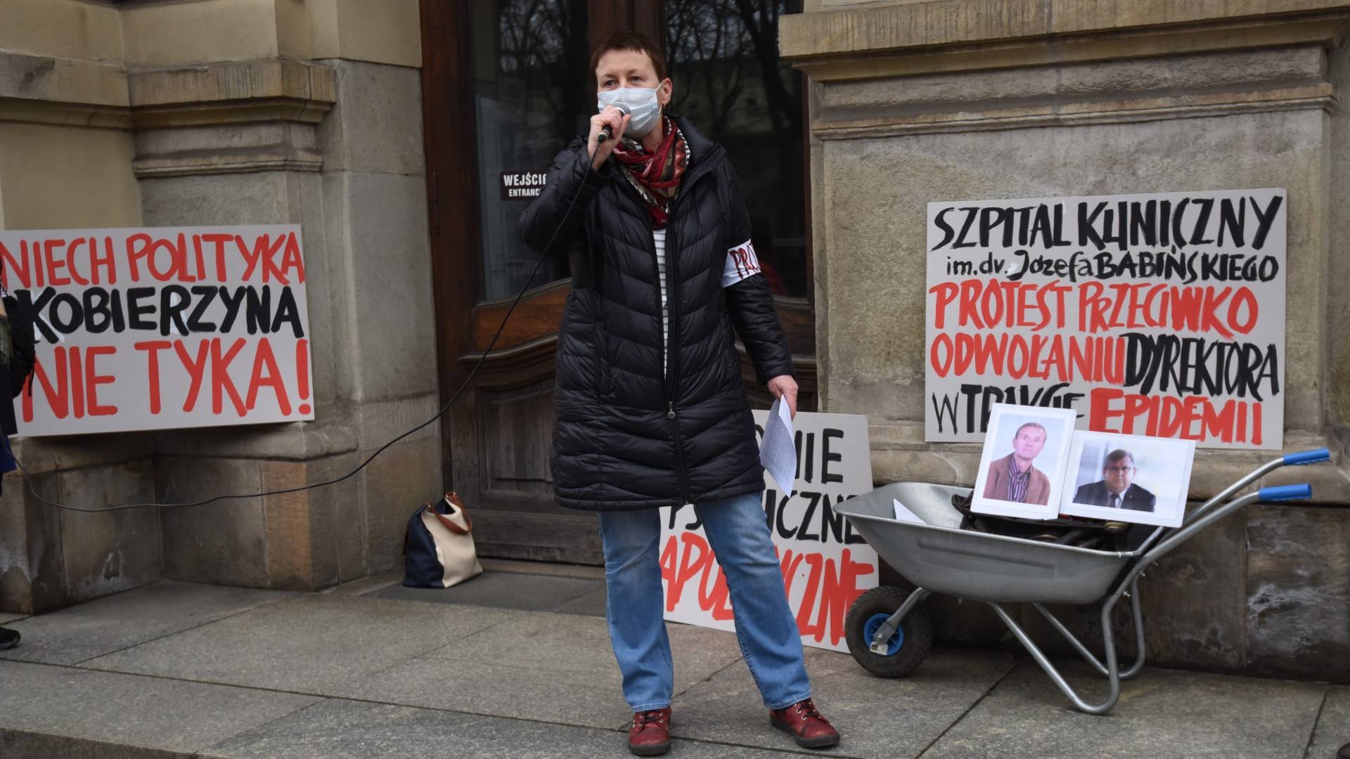 Pikieta pracowników szpitala Babińskiego, „Niech polityka Kobierzyna nie tyka!”