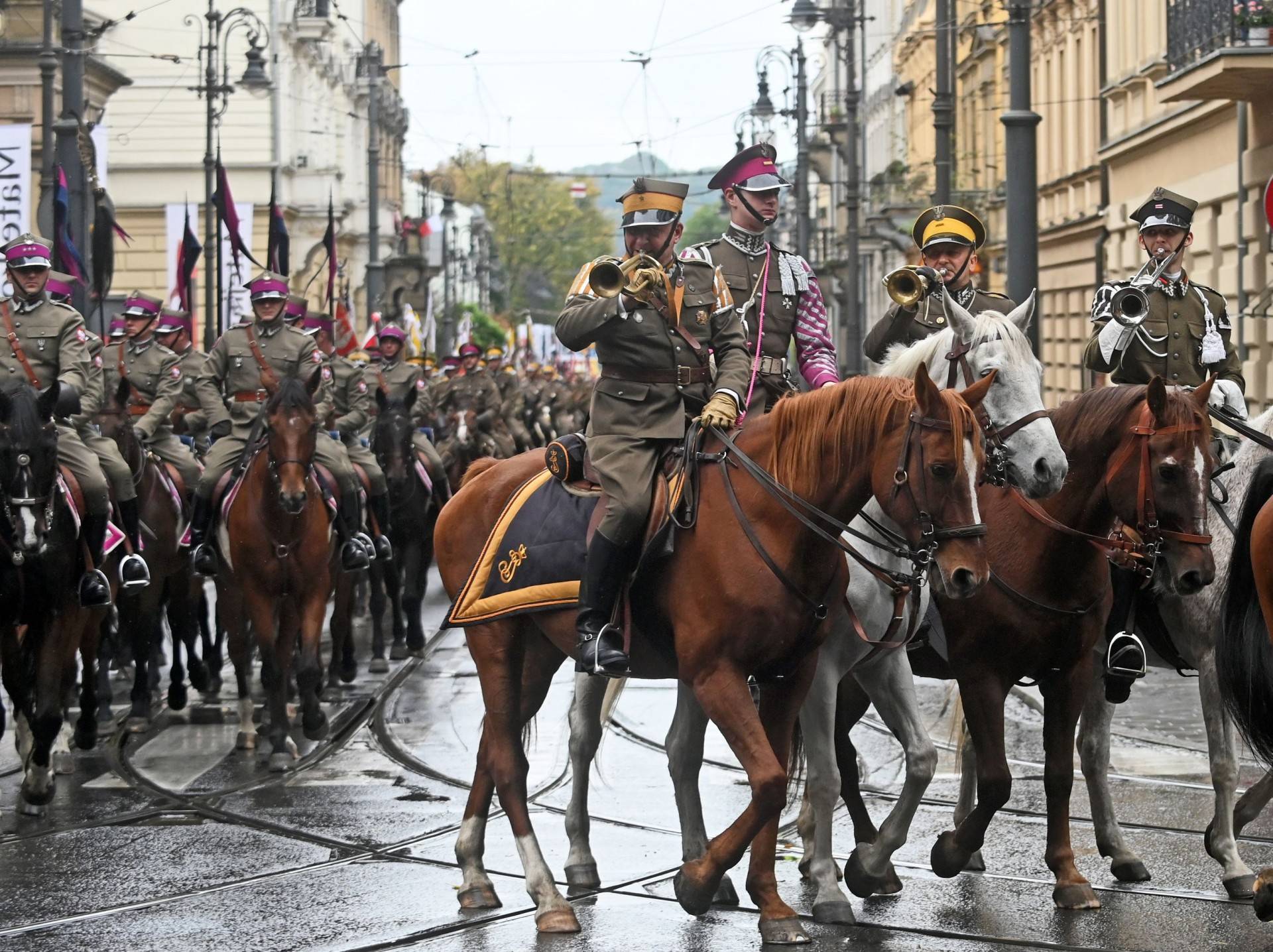 Kawaleria wjechała na Rynek, spektakularna defilada na ulicach Krakowa
