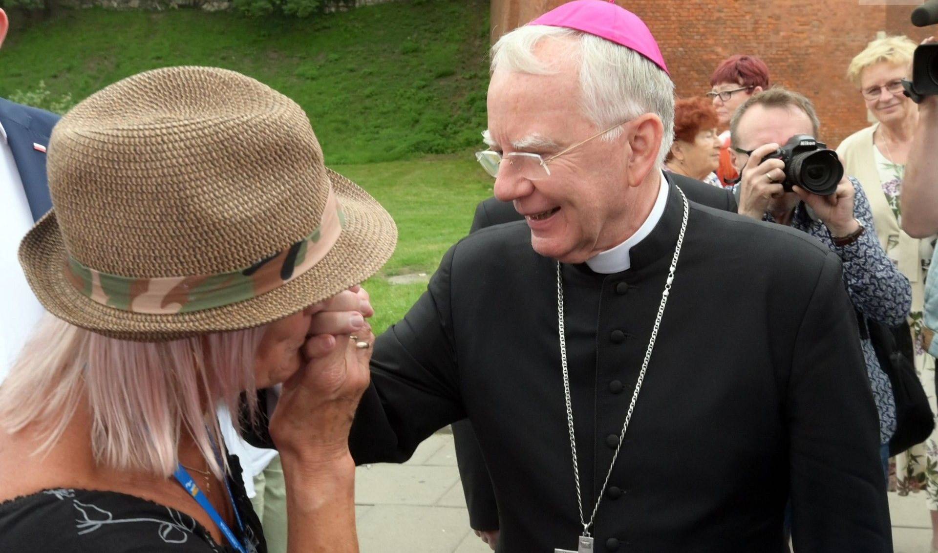 Abp Jędraszewski złożył rezygnację, jaką decyzję podejmie teraz papież?