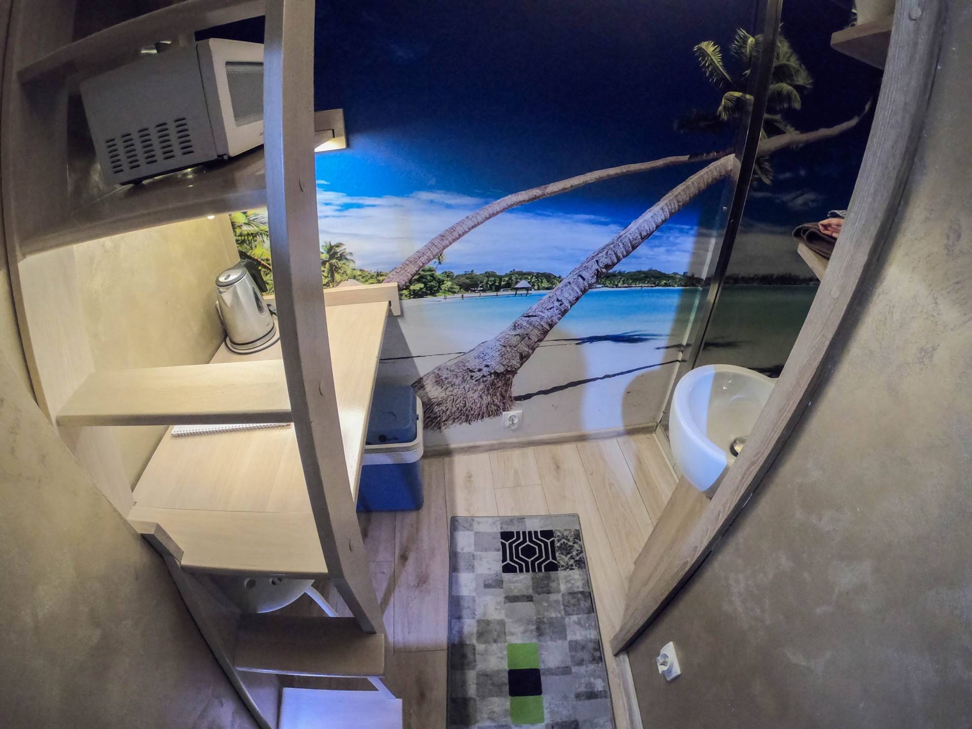 Turyści pokochali najmniejszy "apartament" świata! 2,5 metra do wynajęcia