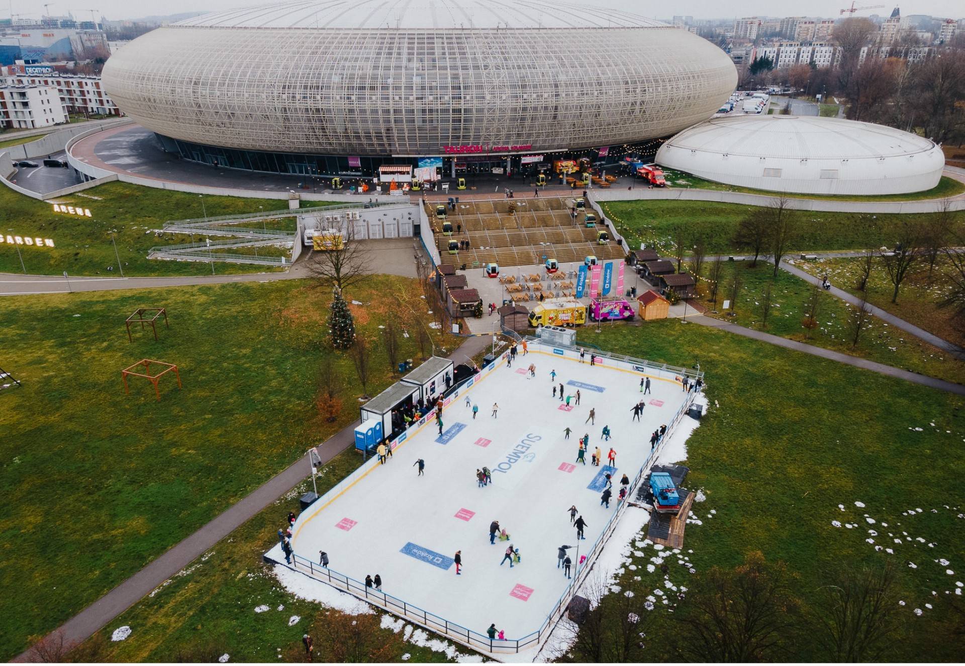 Najpopularniejsze, plenerowe lodowiska w Krakowie znów otwarte