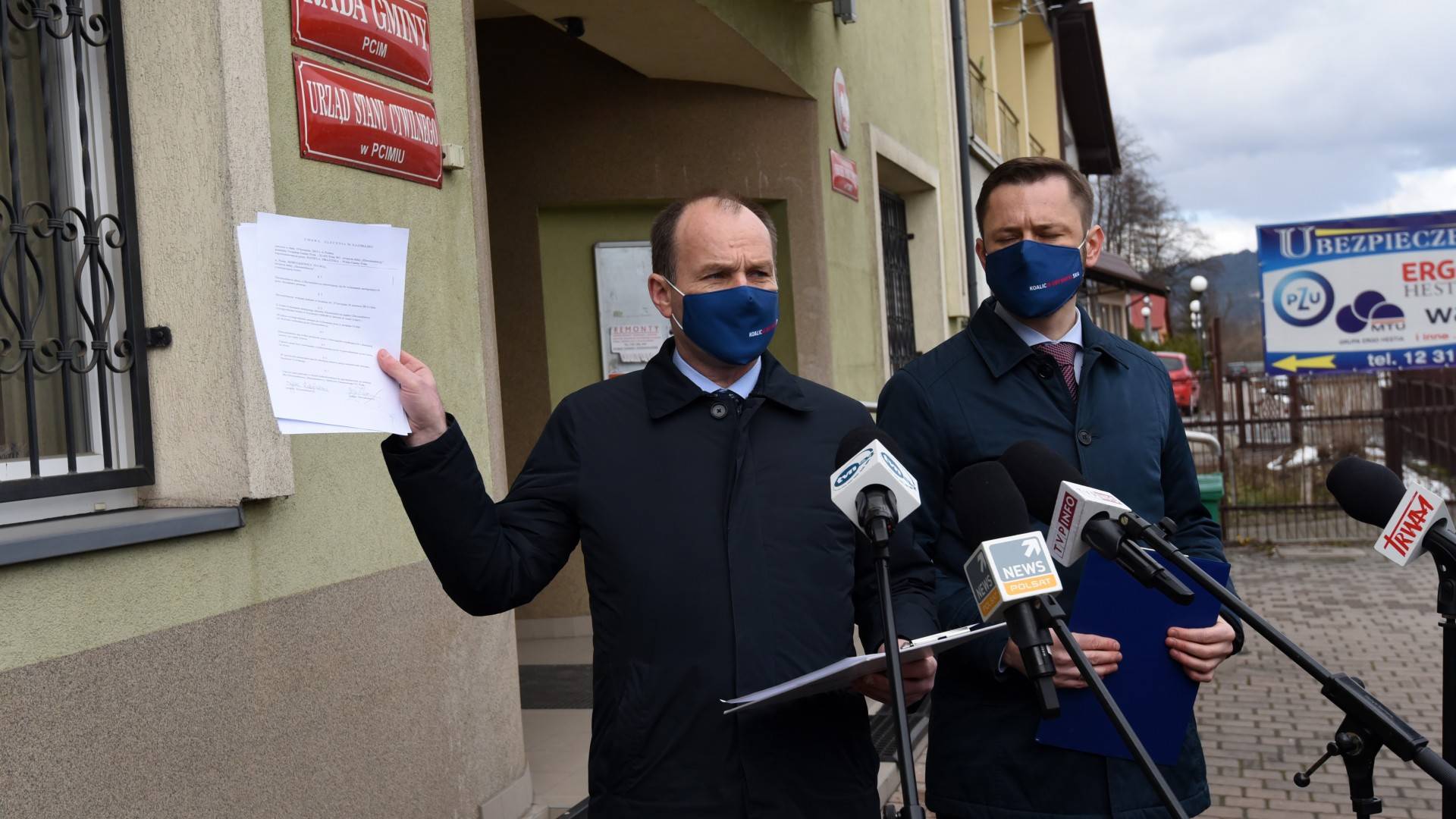 Była agentka CBA współpracowała z wójtem Obajtkiem, konferencja posłów KO w Pcimiu