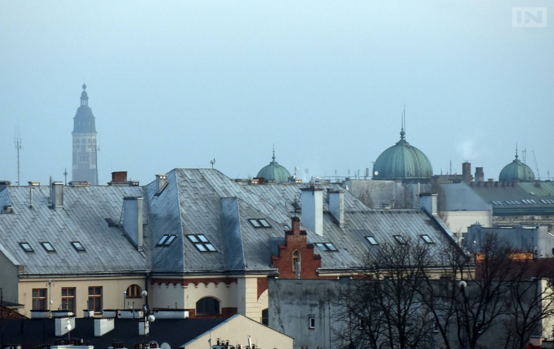 Zła sytuacja w Krakowie. Drugi stopień zagrożenia, lepiej nie wychodzić z domu