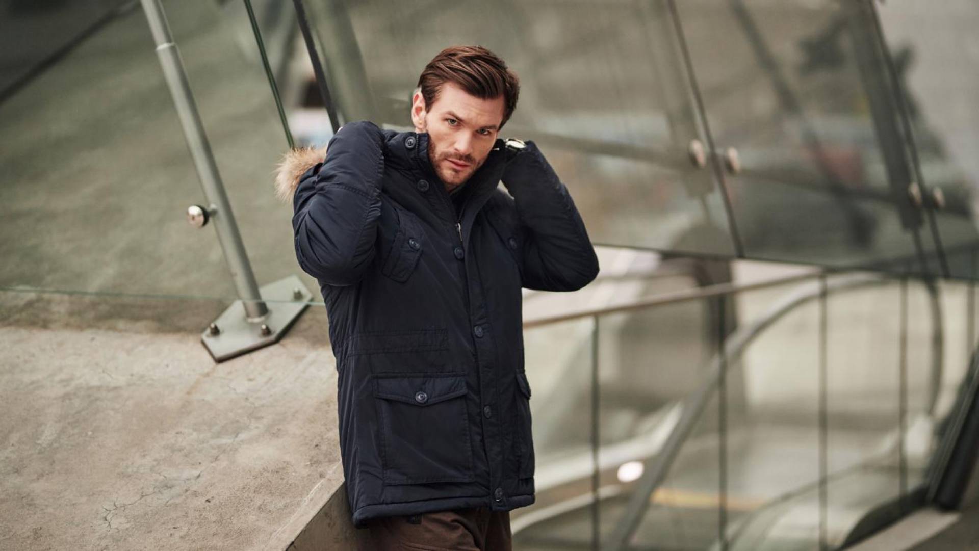 Idealna męska czarna kurtka zimowa – na jaki model najlepiej zdecydować się w tym sezonie?
