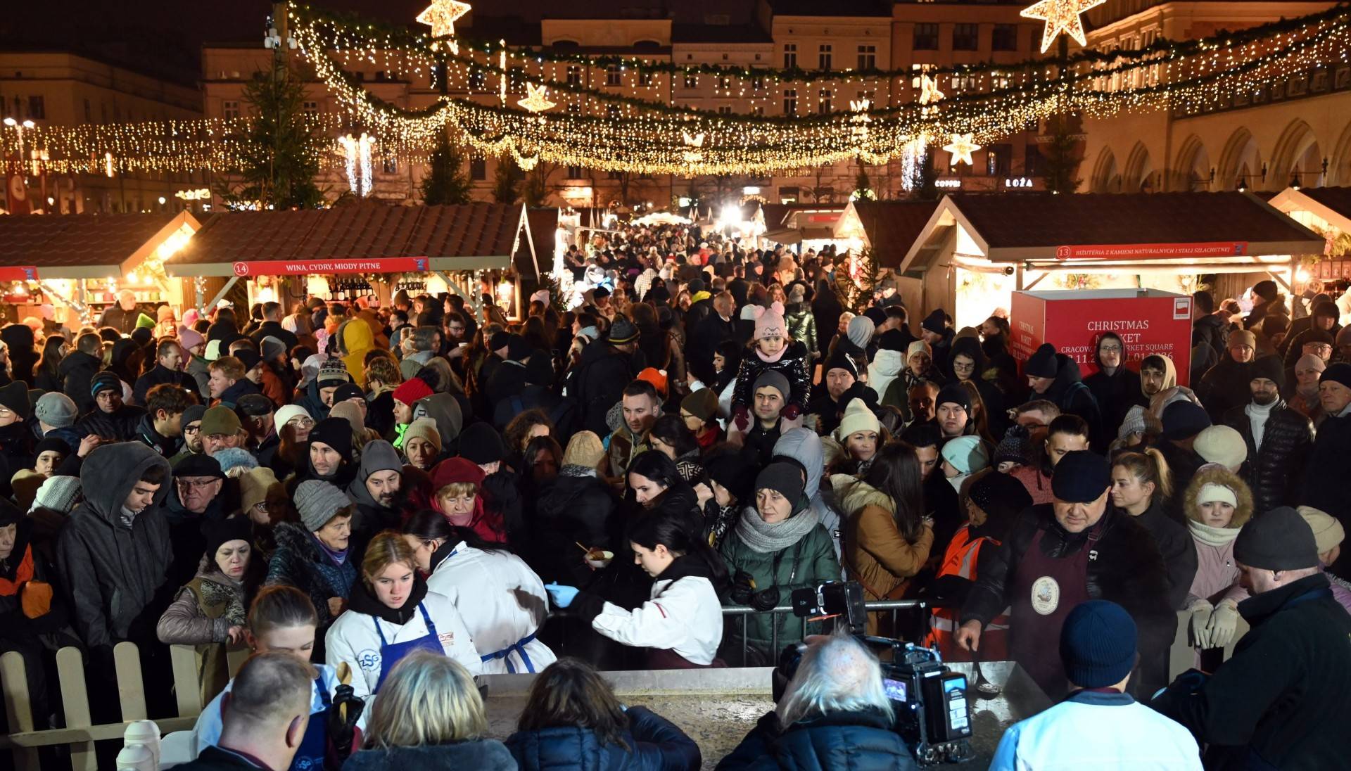 Na krakowskim Rynku Głównym ugotowano największy w Polsce... żurek!