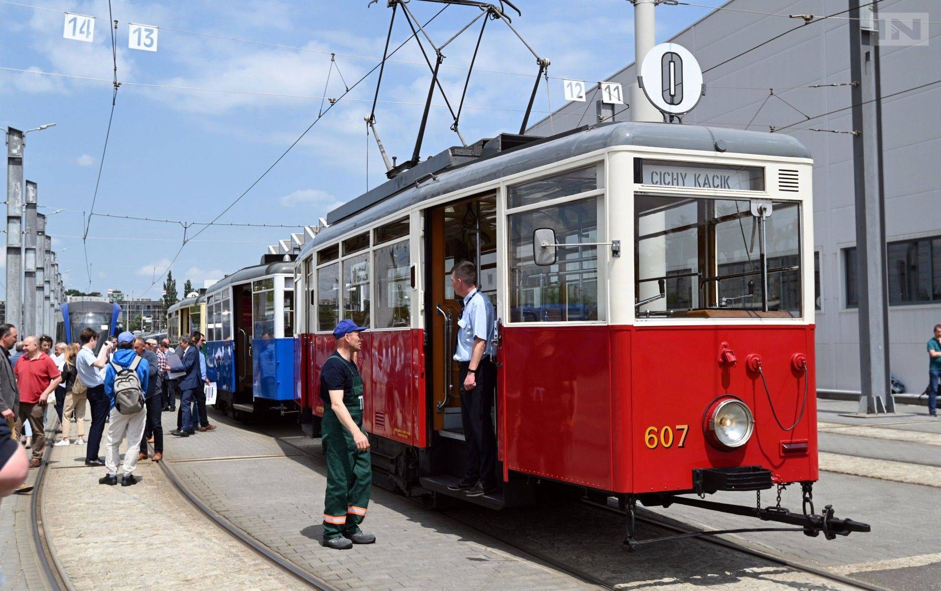 Ostatni kurs zabytkowych autobusów i tramwajów