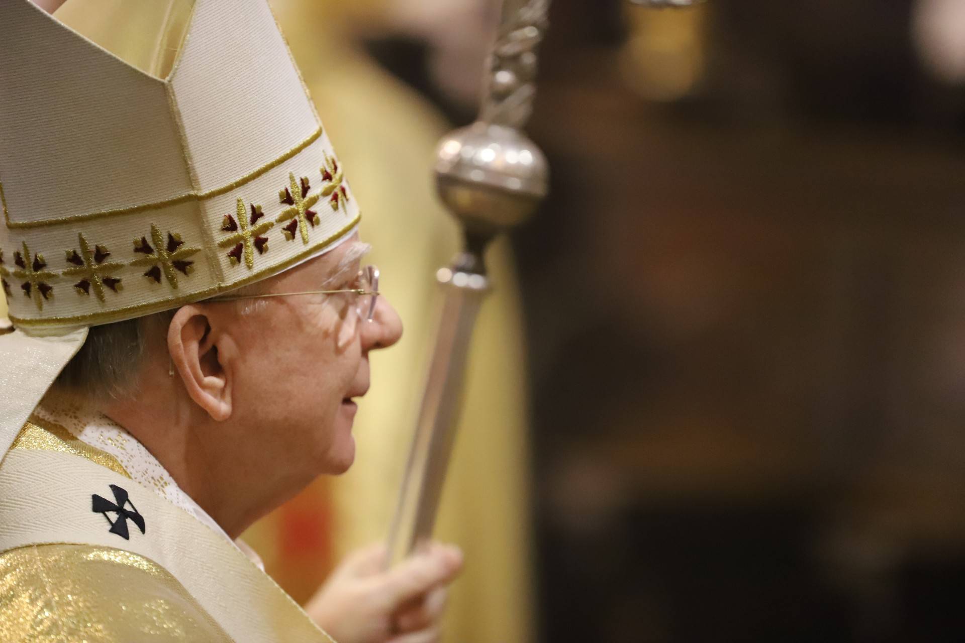 Abp Jędraszewski zaniepokojony podważaniem zasad celibatu księży