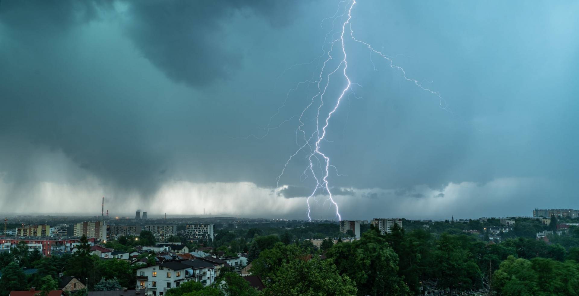 W sobotę burze z gradem i wiatr do 100 km/h, ostrzeżenie dla całej Małopolski