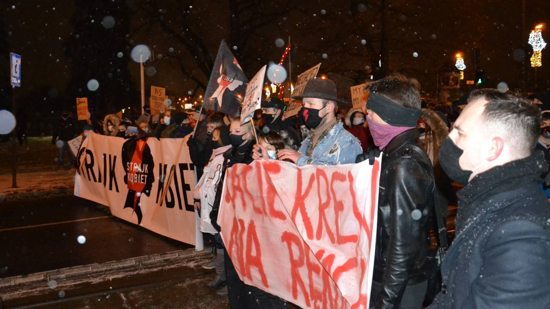 Hasła ostre, ale protest spokojny. Tysiące osób przeszły przez Kraków