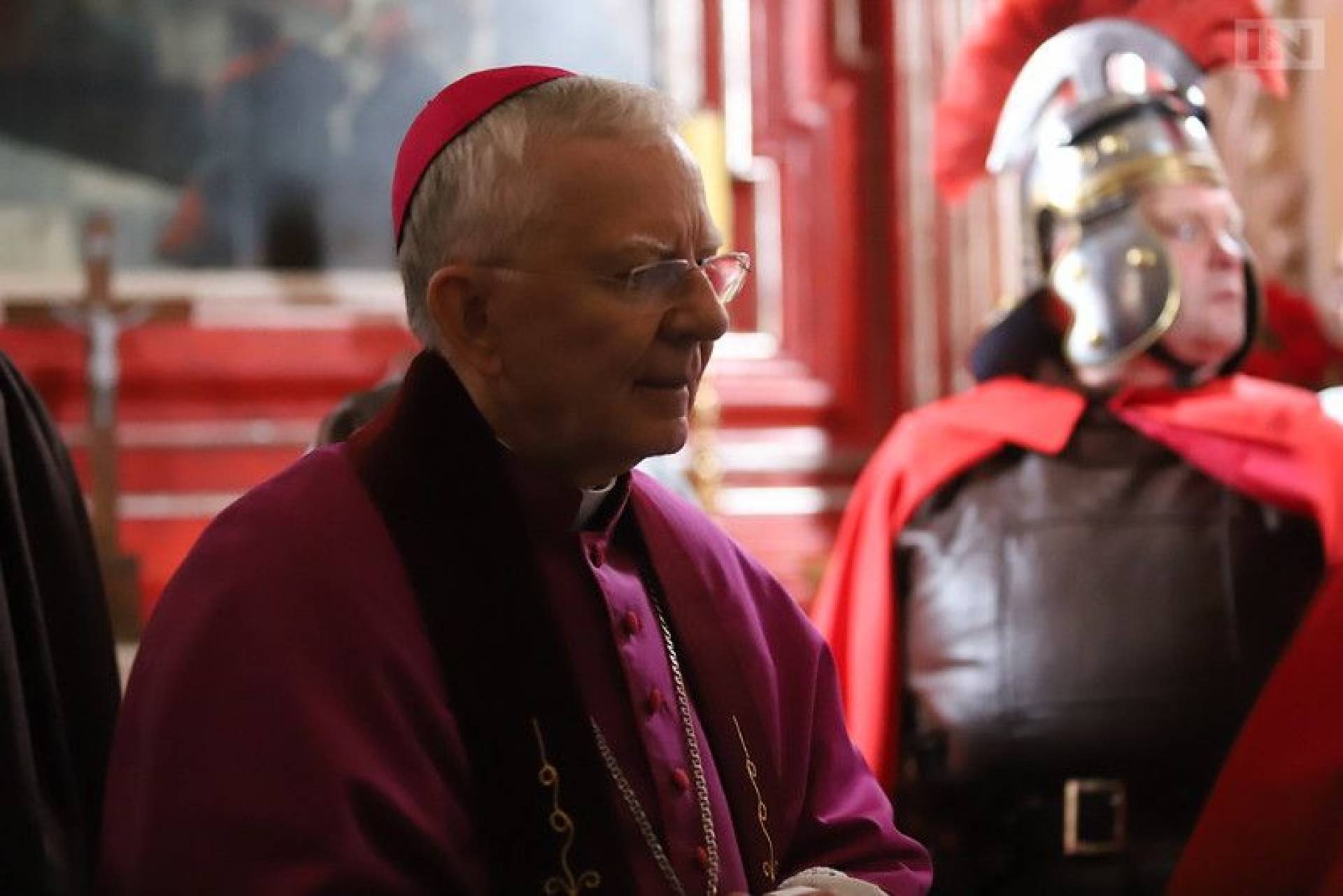 Abp Jędraszewski: „ataki na papieża to wojna hybrydowa”. Chwali kibiców Legii