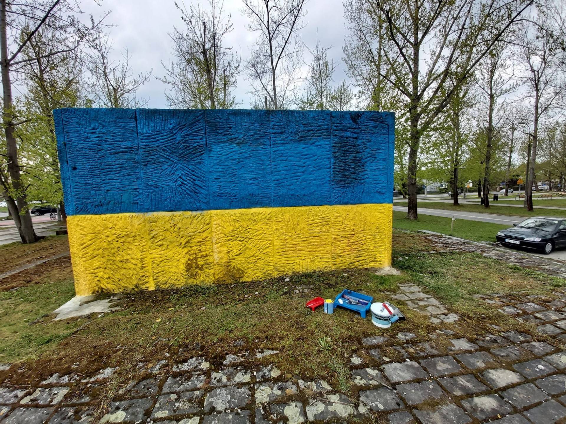 Postument po Koniewie odmalowany, z ukraińskich barw zniknął „Wołyń”