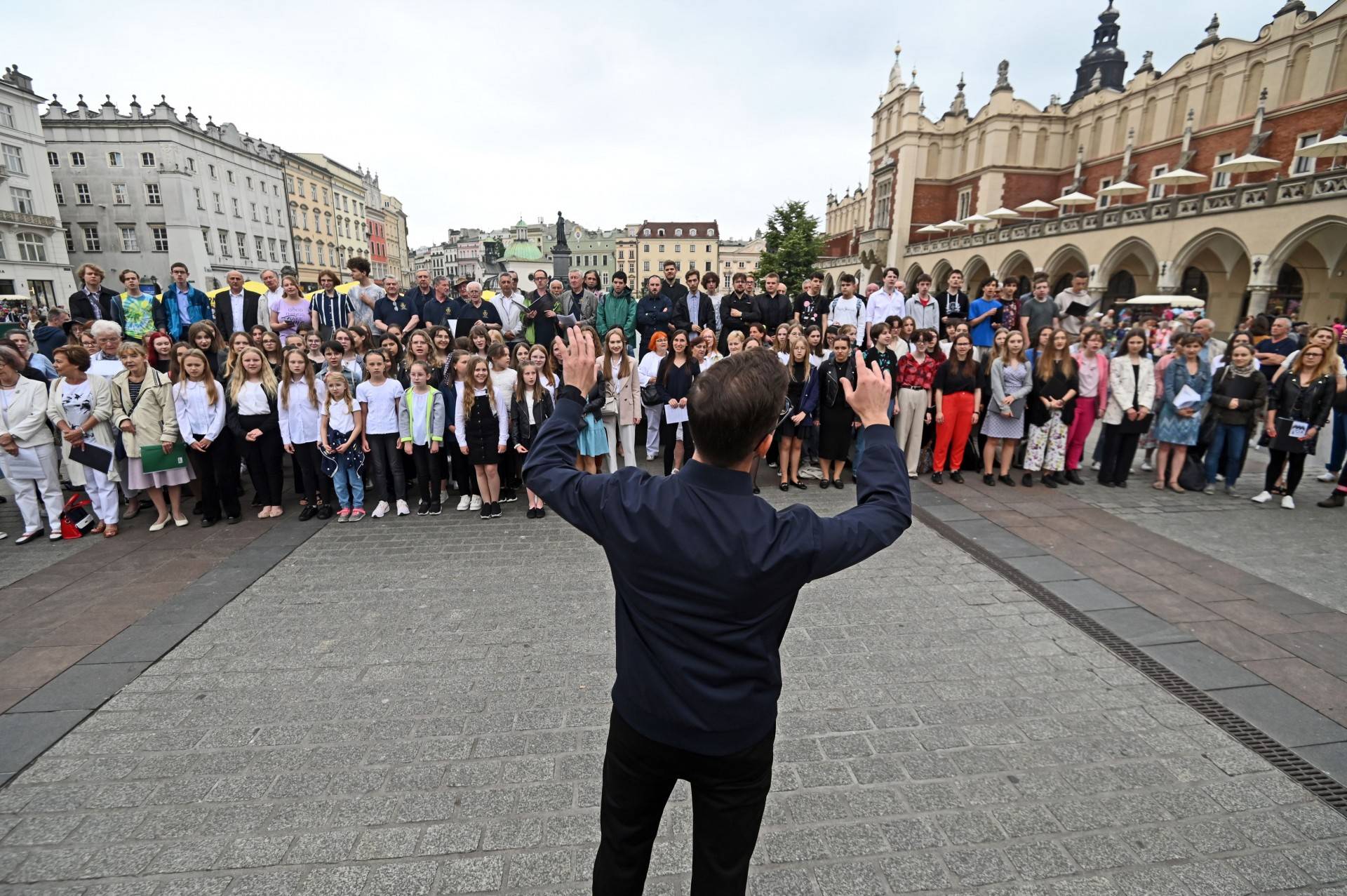 Kilkaset osób zaśpiewało na Rynku "Zacznij od Bacha", ruszył Wodecki Twist Festiwal