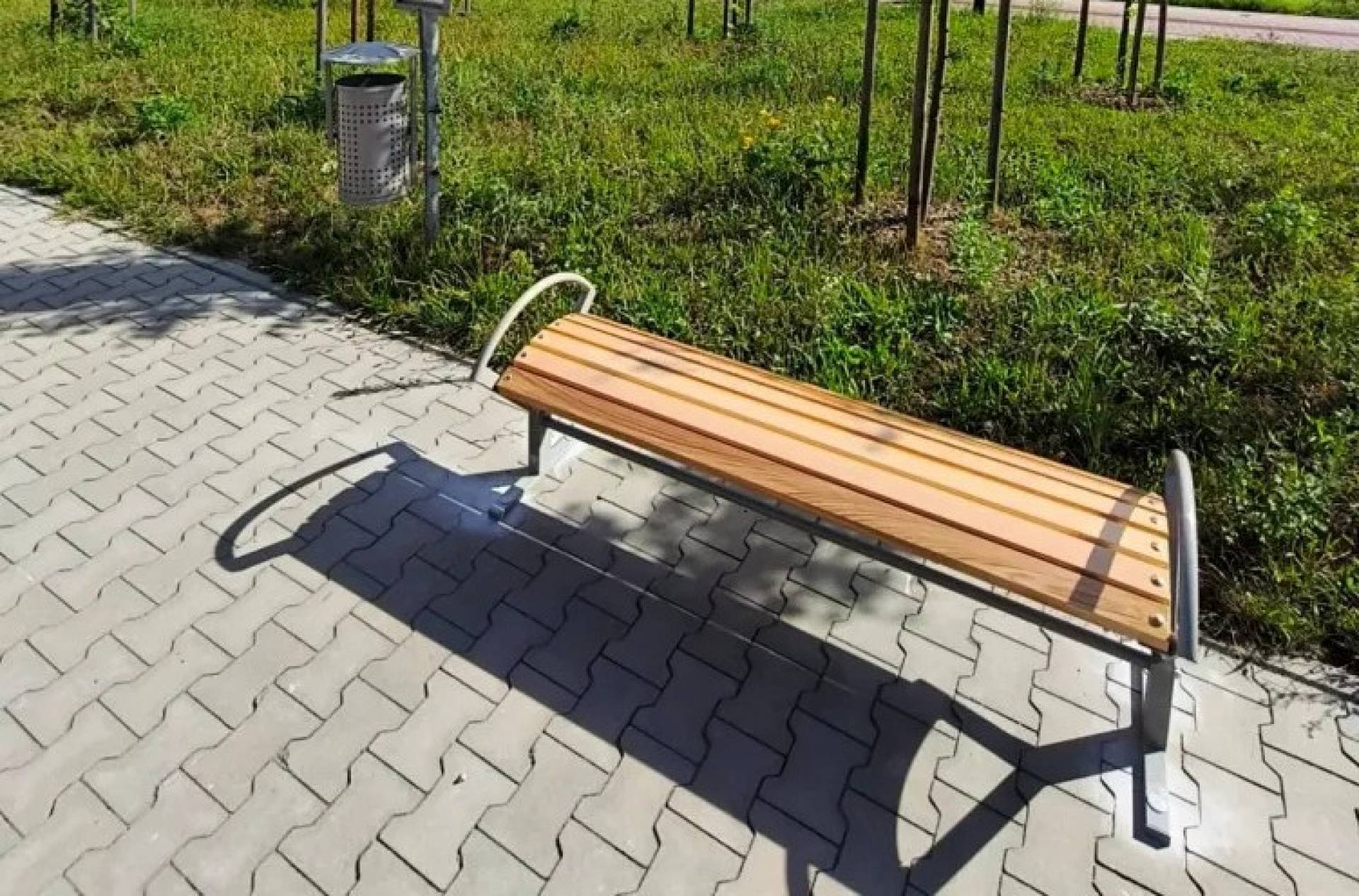 Nowe ławki na krakowskich przystankach. Podobają się?