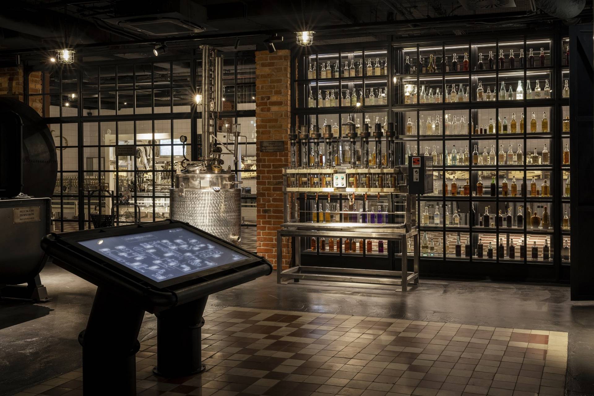 Muzeum Fabryka Wódki szuka nowych eksponatów, ekspozycja robi wrażenie
