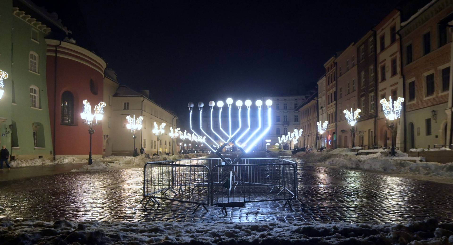Kraków celebruje radosne żydowskie święto - Chanukę. Piękny gest