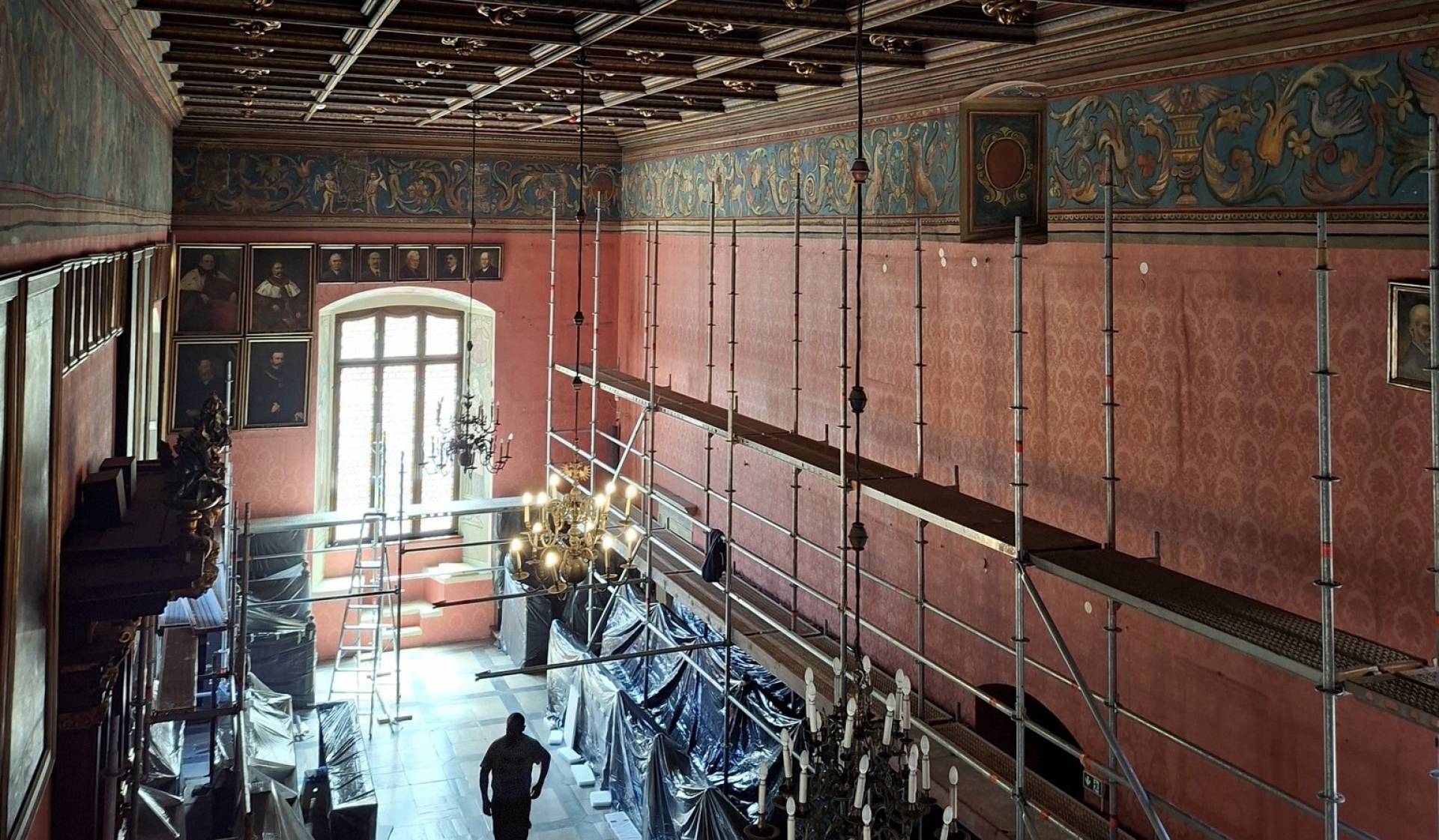 Aula Collegium Maius w rusztowaniach. Chcą wymienić tapetę