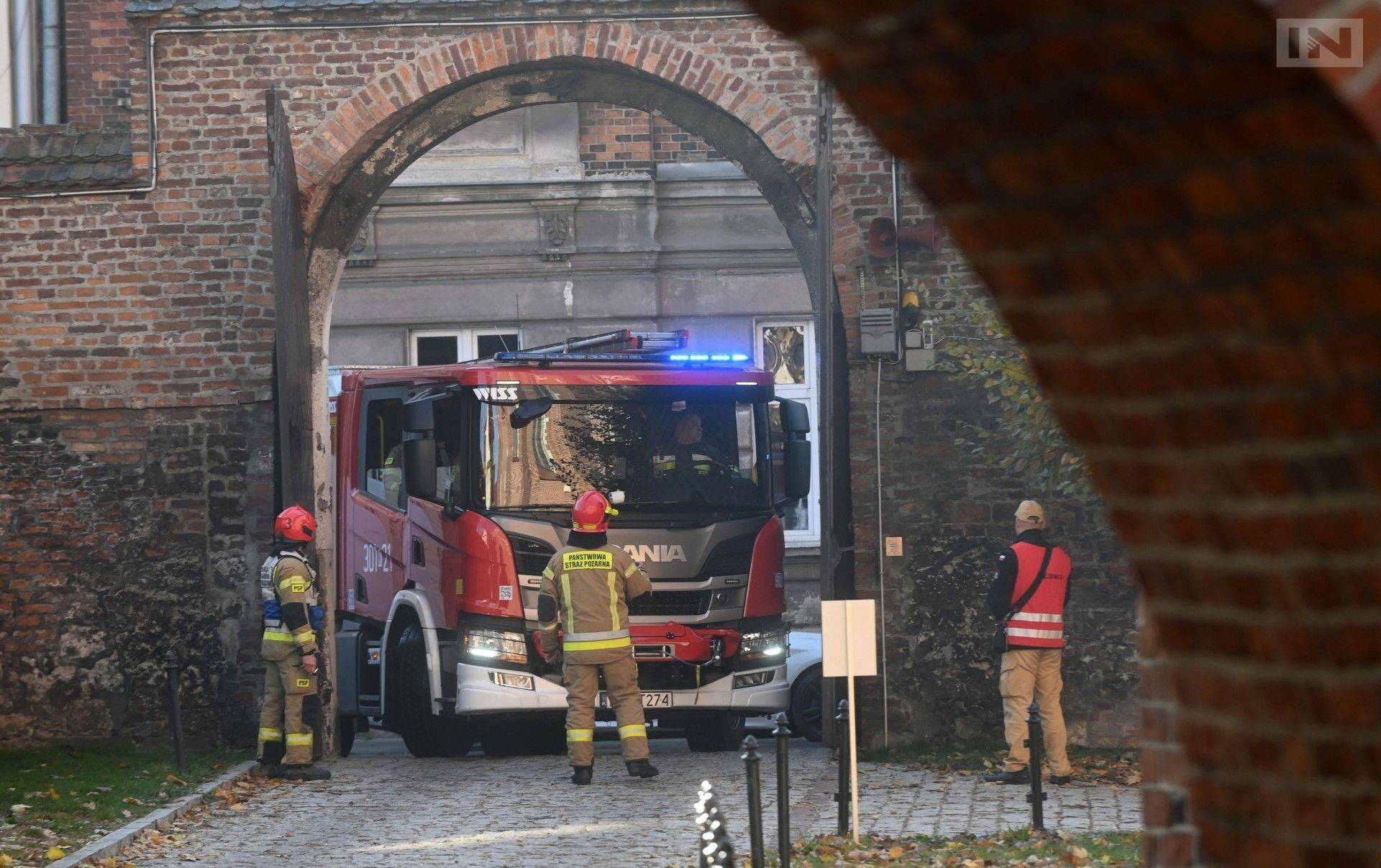 Strażacy rozwiązali zagadkę gorących schodów w jednym z domów. Nagrzewały się mocno