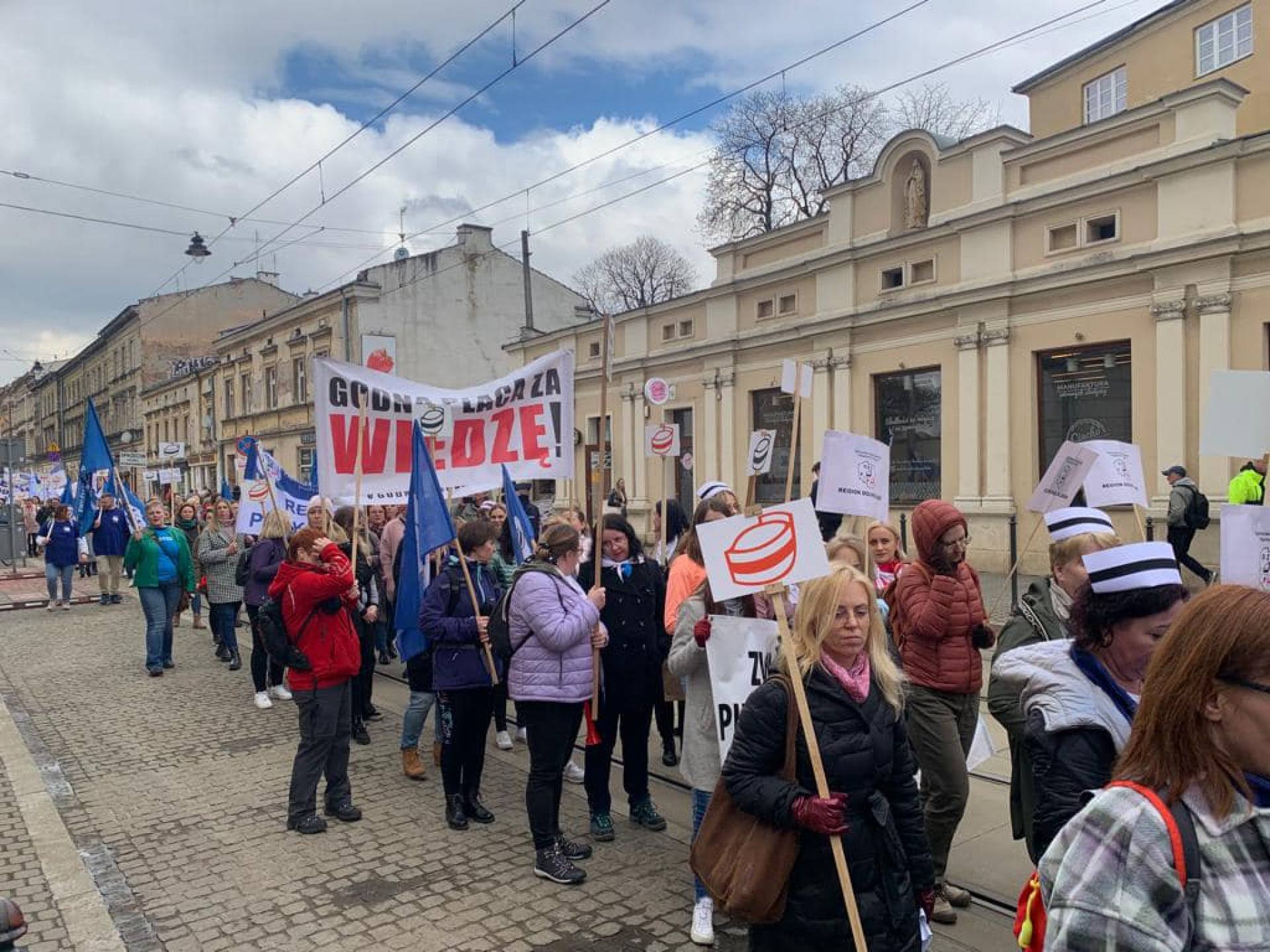 Pielęgniarki mają dość: protest przeszedł ulicami Krakowa