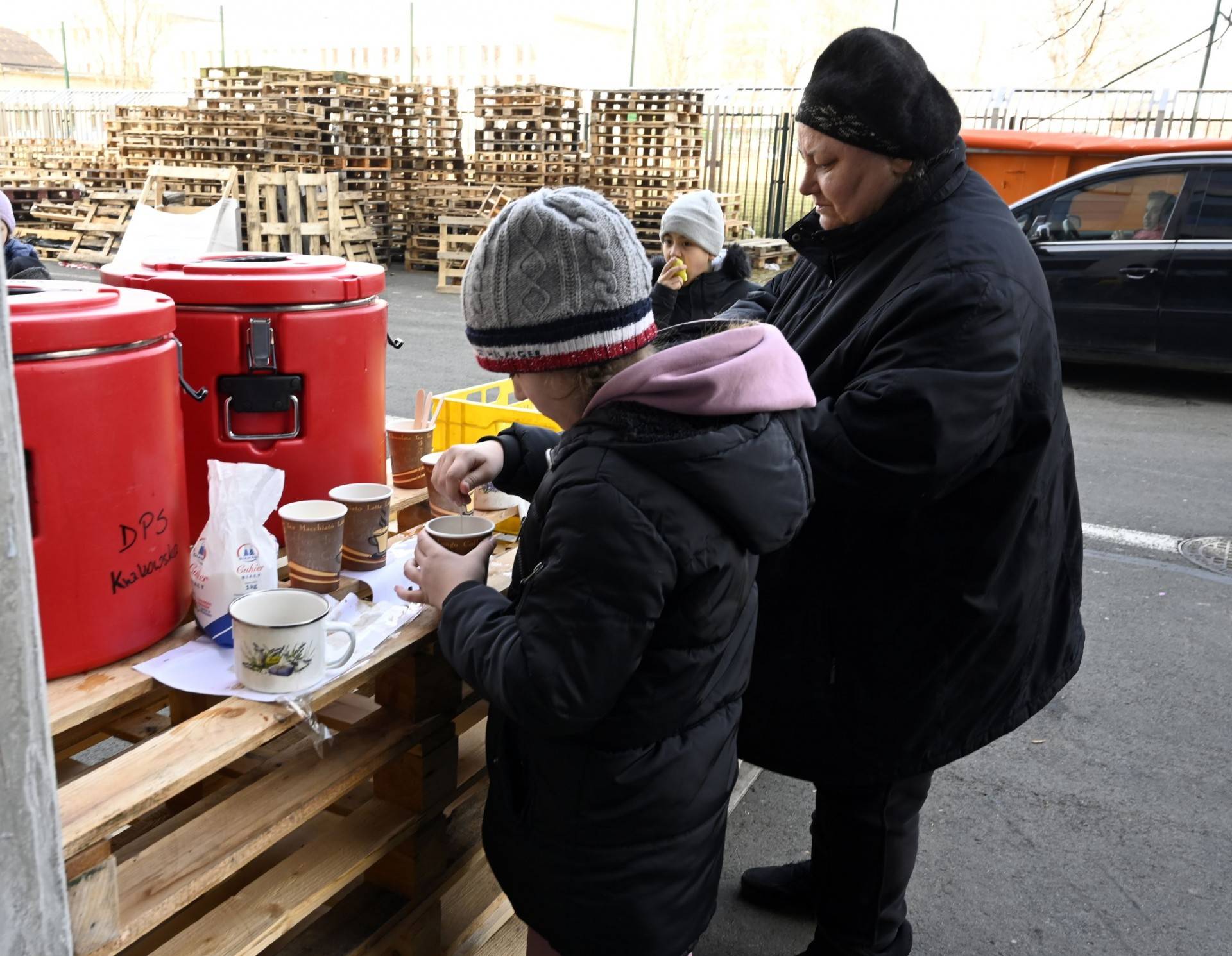 Szukają pomocy przy dostarczaniu posiłków uchodźcom. Potrzebni kierowcy