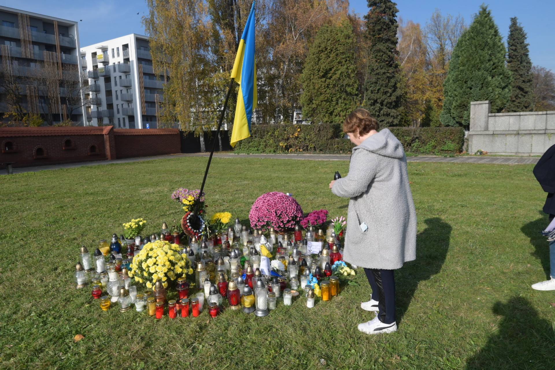 Znicz dla ofiar wojen w Ukrainie, również polskiego obozu jenieckiego w Dąbiu