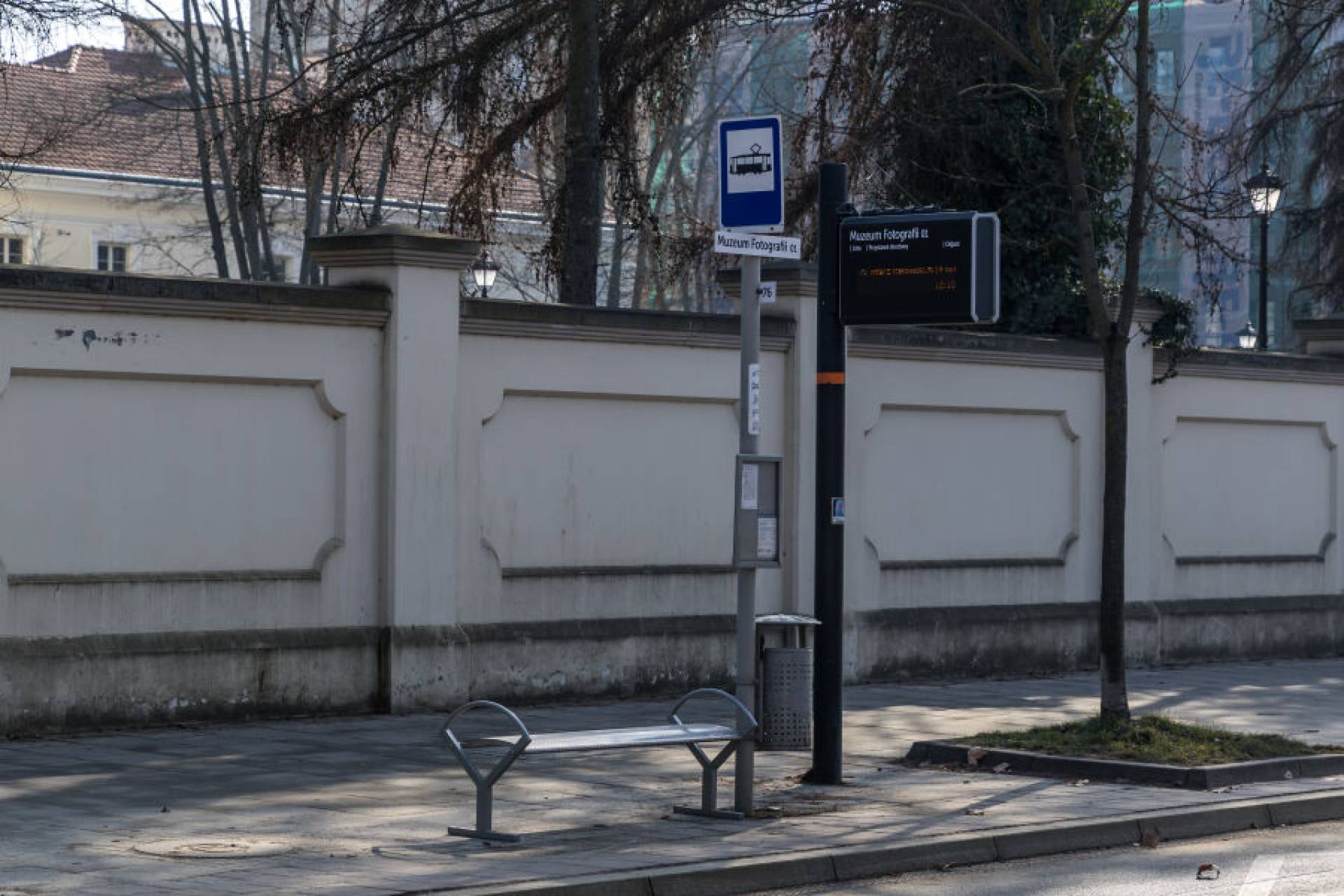 50 nowych ławek na przystankach - „Pakt dla krakowskich osiedli”