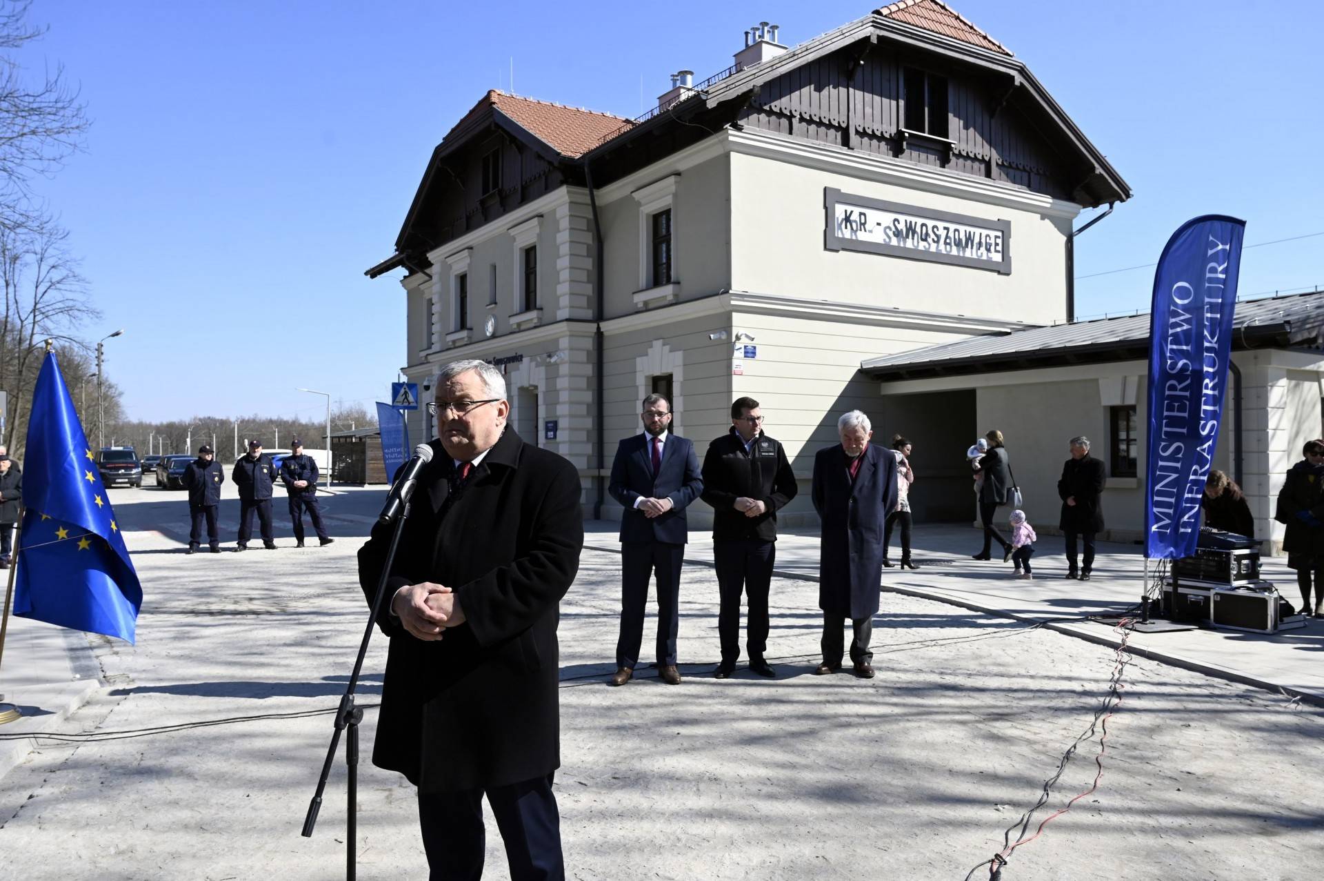 Odnowiony dworzec w Swoszowicach otwarty. Kolej konkurencją dla autobusów i tramwajów