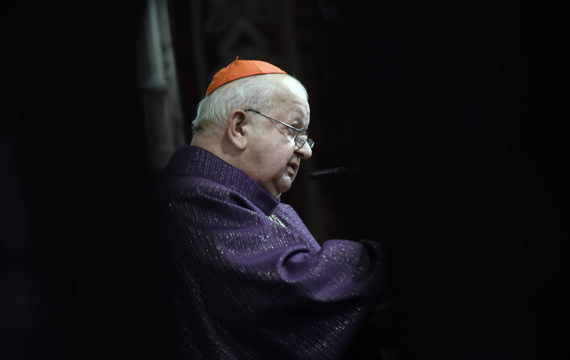 Kardynał Dziwisz odpowiada na zarzuty: "bezpodstawne i skandaliczne"