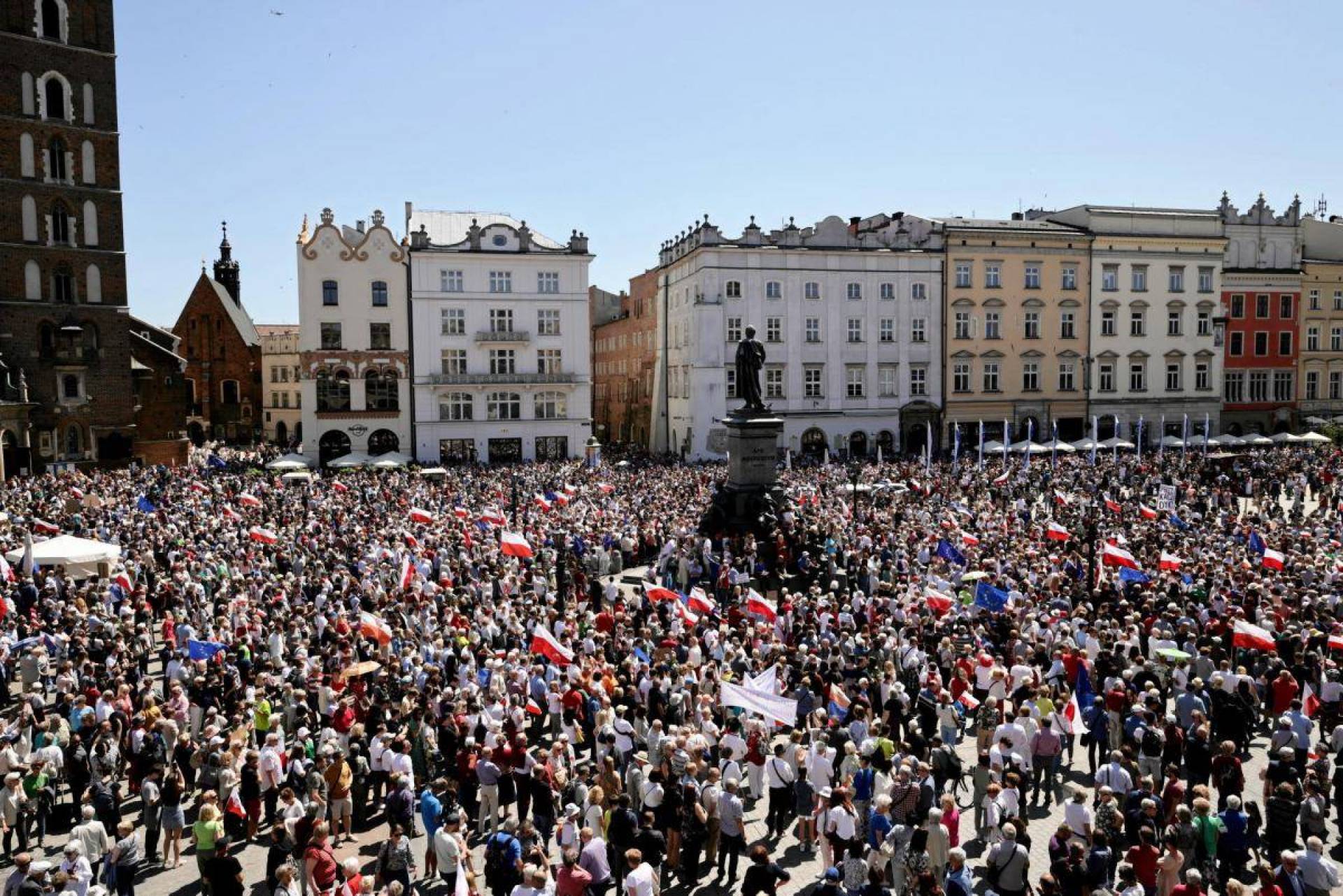 W Krakowie kilkanaście tysięcy osób wspierało wielki marsz opozycji