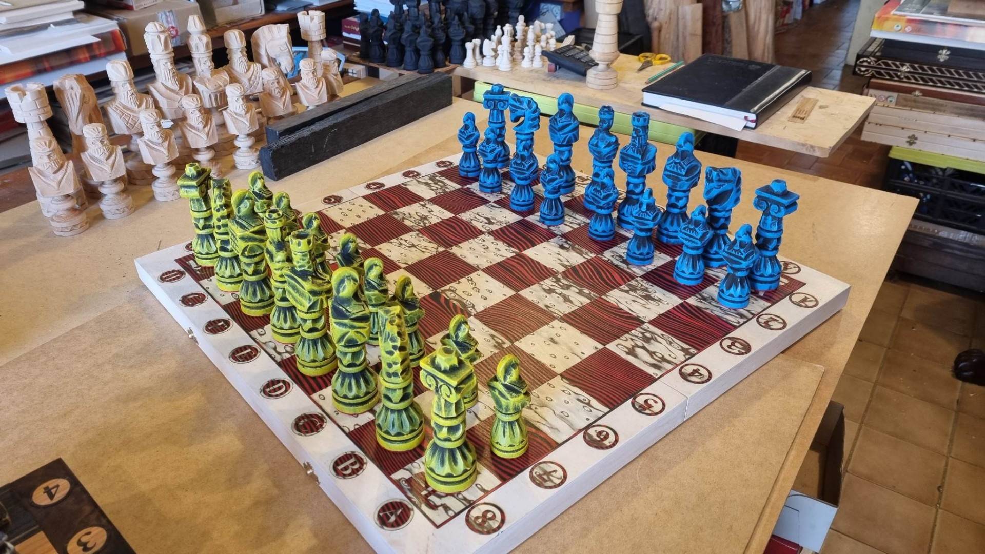 Planszówki i kreatywna zabawa, a na początek licytacja unikatowych szachów
