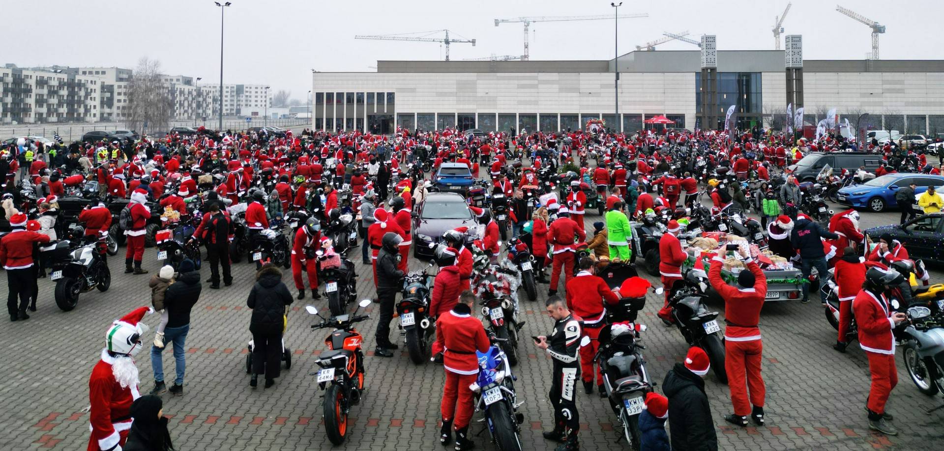 Setki MotoMikołajów przejechały przez Kraków. To już krakowska tradycja