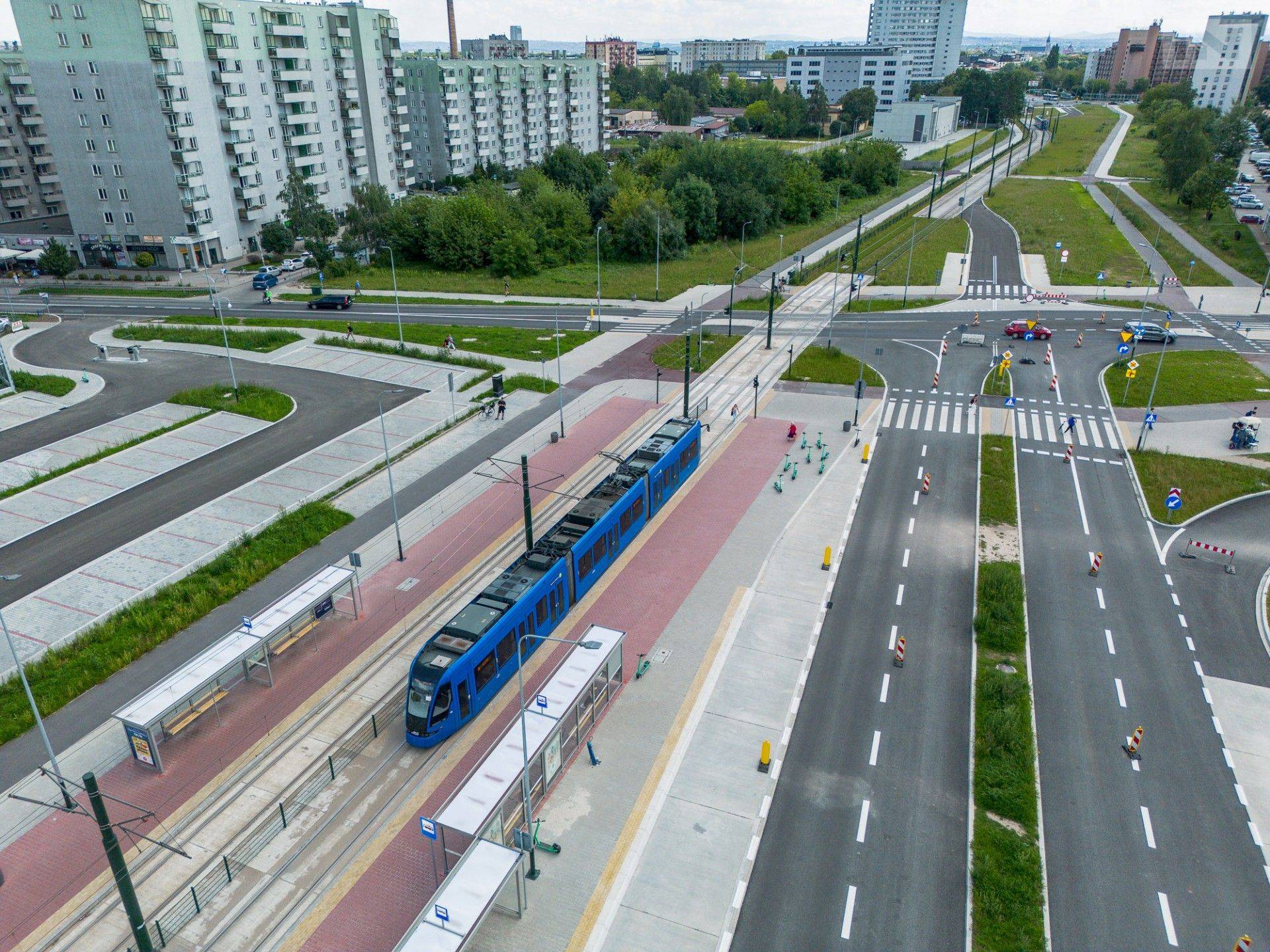 W piątek autobusem i tramwajem za darmo, pociągiem za złotówkę. Kto może skorzystać?