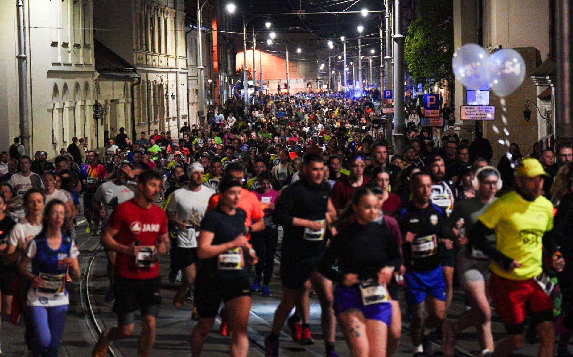Rekordowe nocne bieganie w Krakowie, najlepsi Kenijczycy