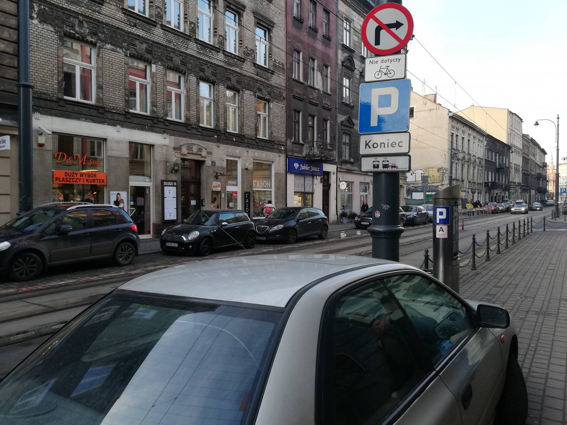 Opłaty za postój w centrum Krakowa są... zbyt niskie. Ekspert wyjaśnia dlaczego