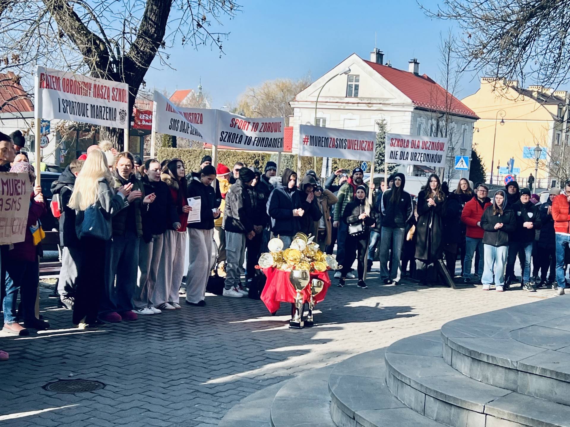 Głośny protest w obronie jednej z najlepszych szkół sportowych w Polsce