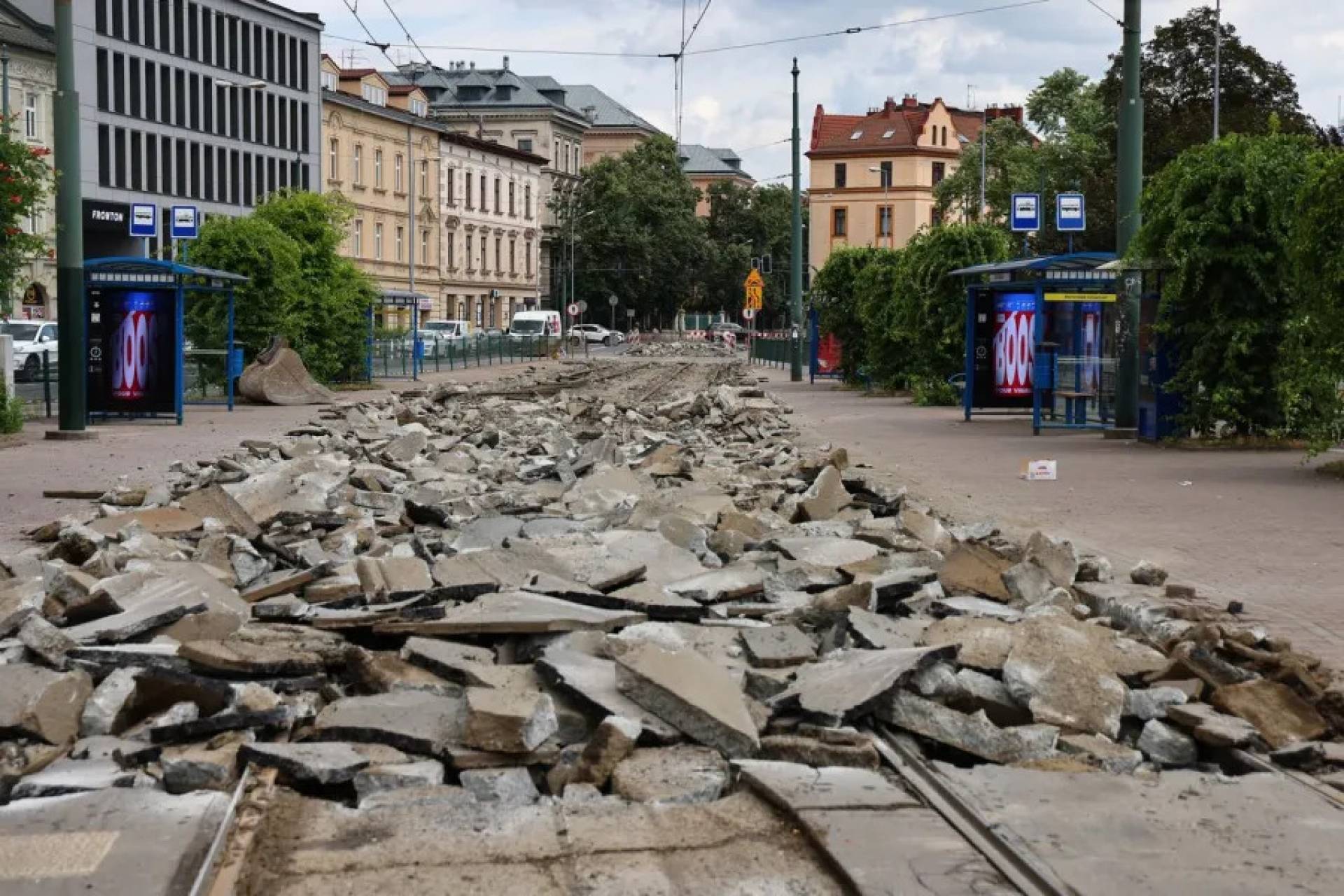 Remont Grzegórzeckiej potrwa dłużej, utrudnienia dla komunikacji miejskiej