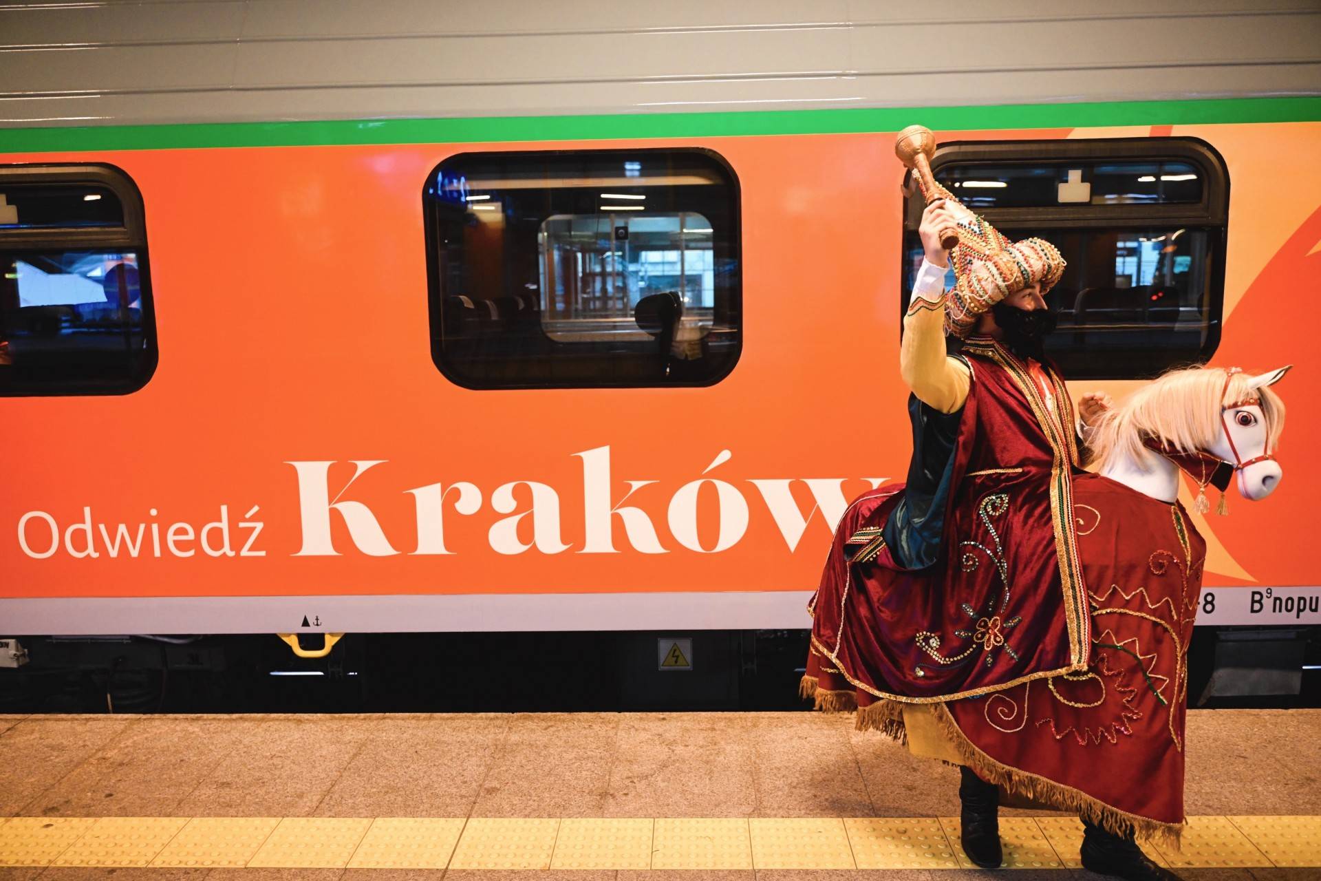 Pierwszy wakacyjny pociąg „Daj się ugościć” dojechał do Krakowa! Będą kolejne