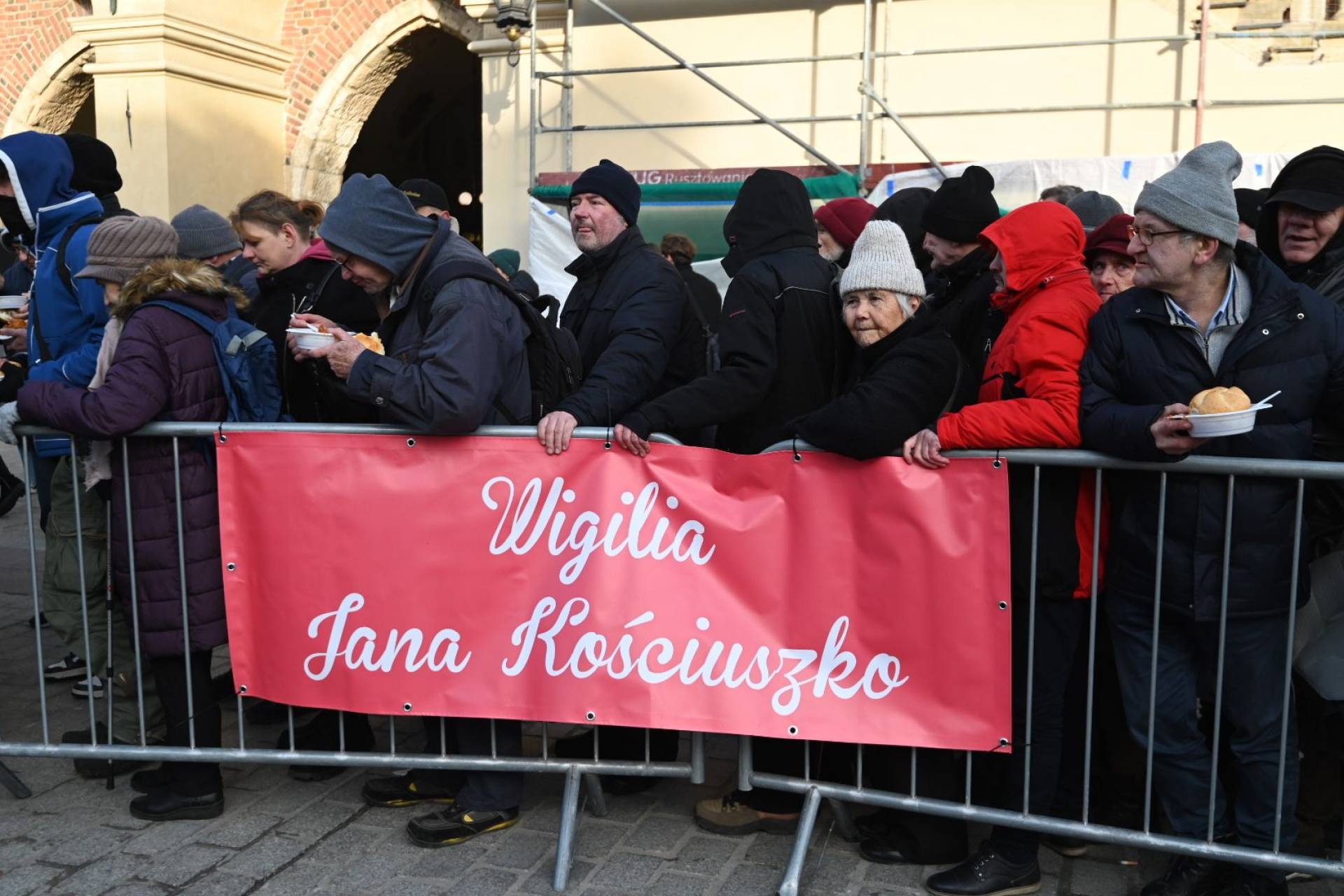 Tu nie dzielą ludzi na „lepszych” i „gorszych”, wielka Wigilia dla potrzebujących